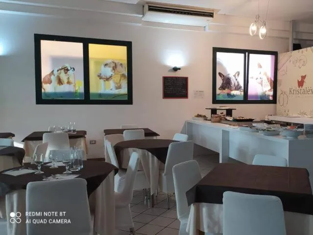 Restaurant/places to eat in Kristalex Pet Family Hotel