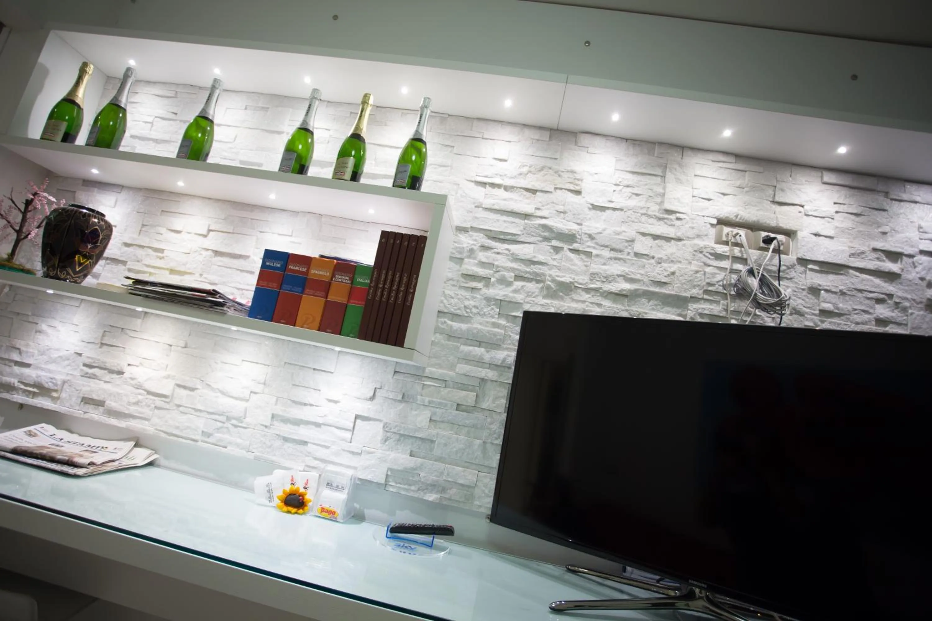 Communal lounge/ TV room in Kristalex Pet Family Hotel