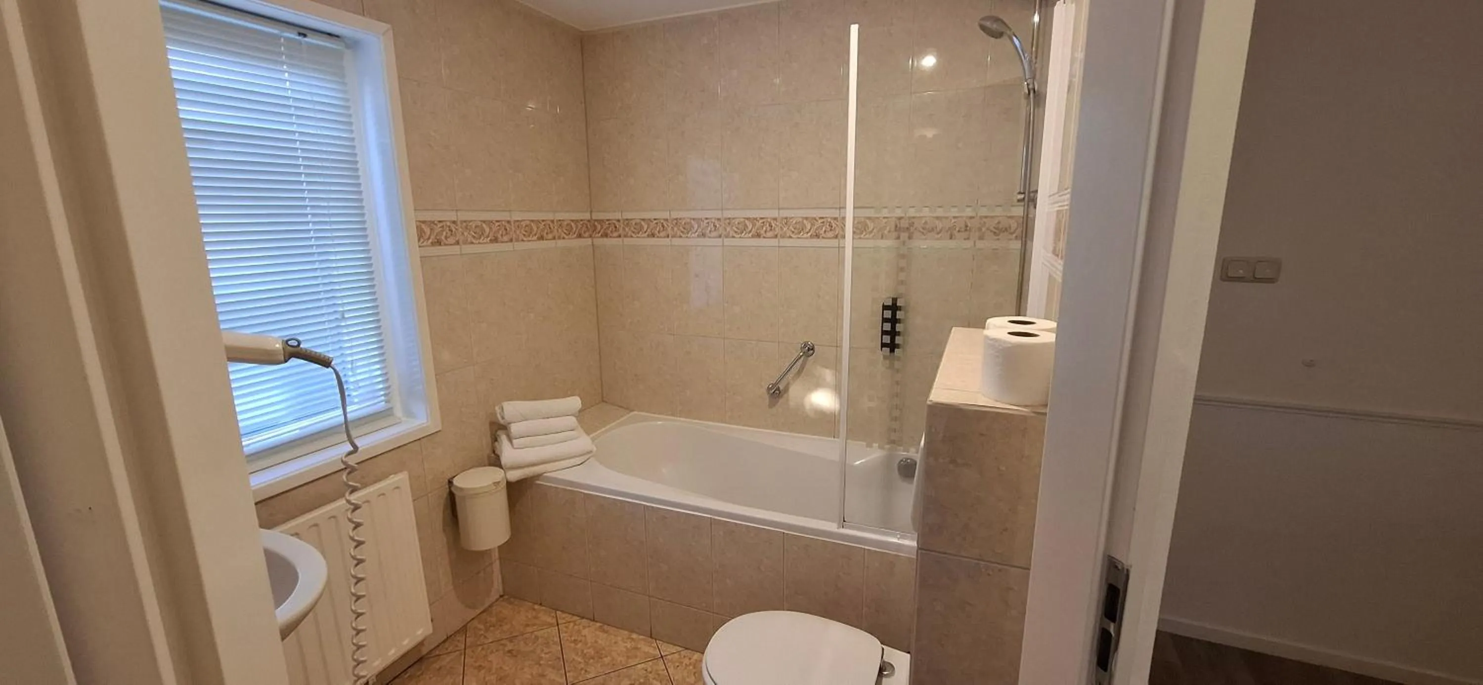 Shower in Hotel Randduin