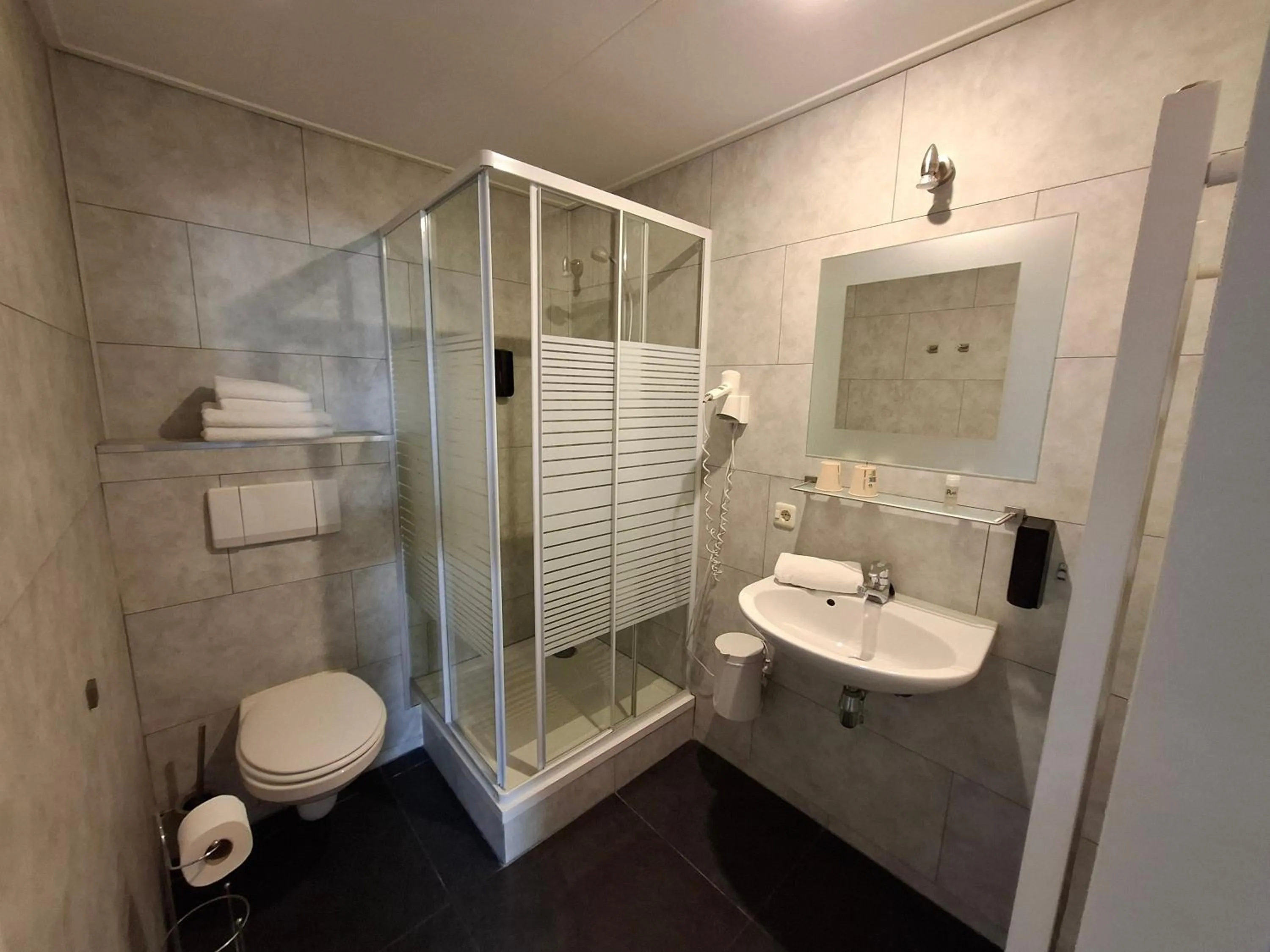 Shower in Hotel Randduin