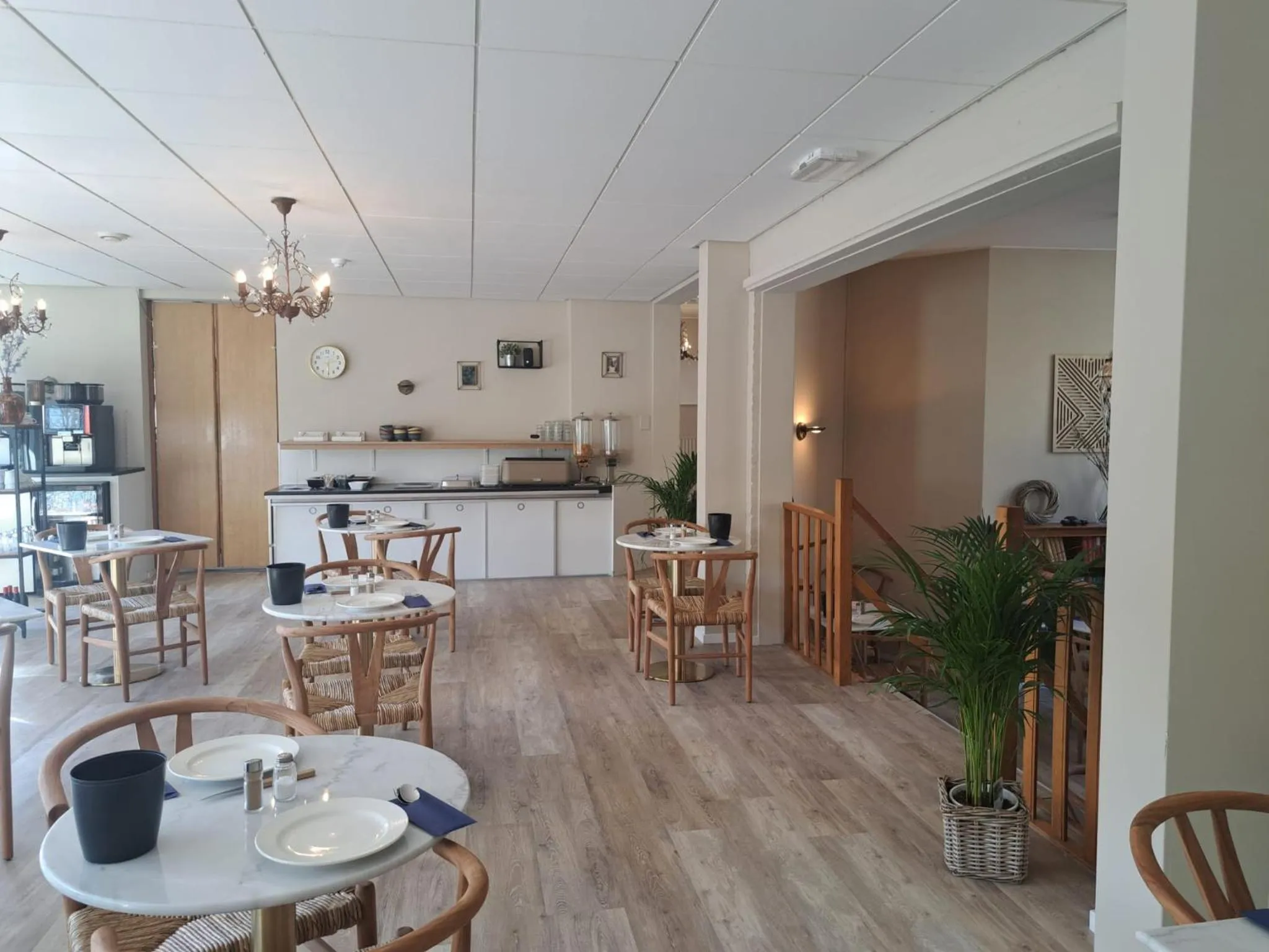 Buffet breakfast in Hotel Randduin