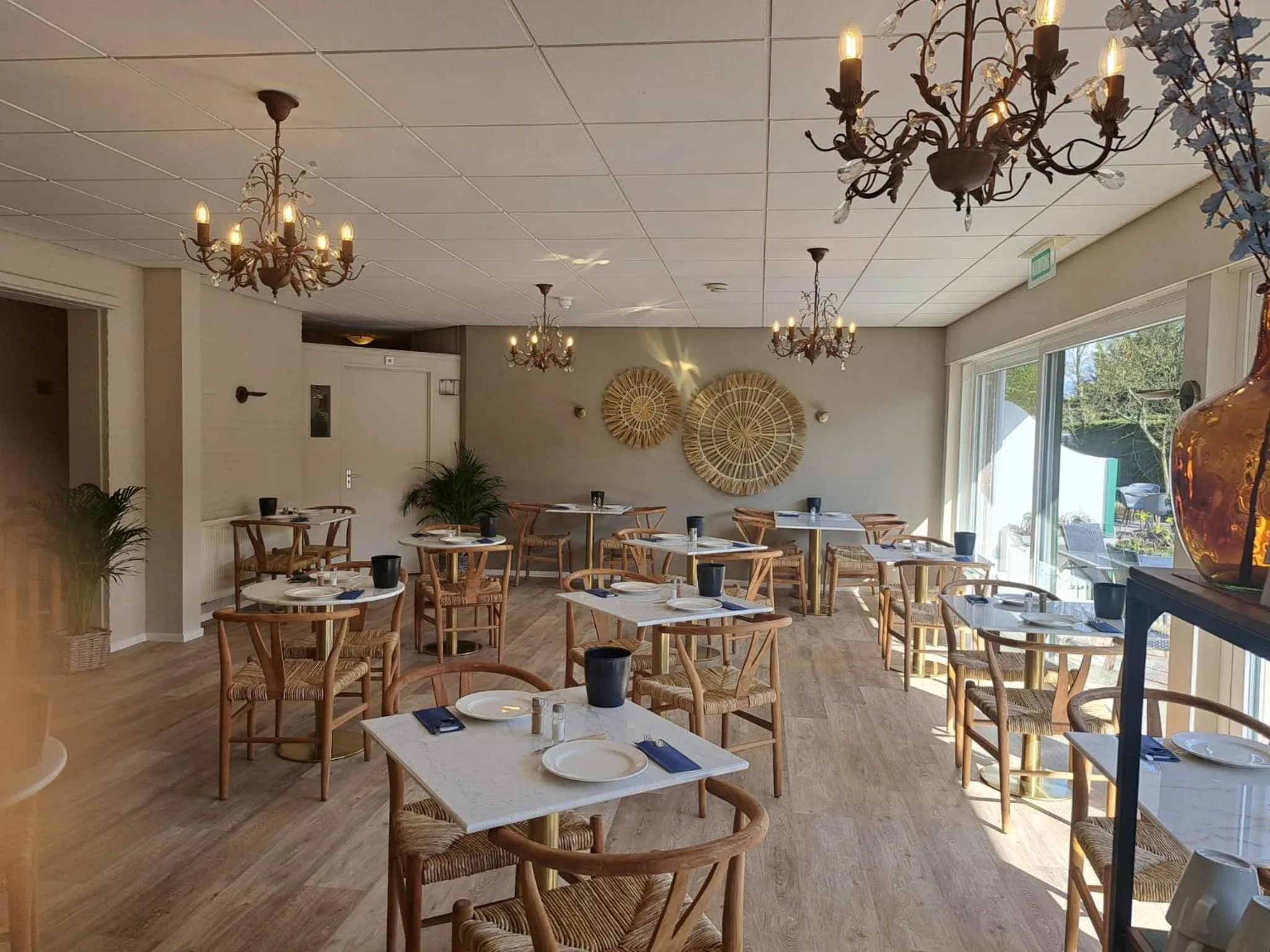 Buffet breakfast in Hotel Randduin