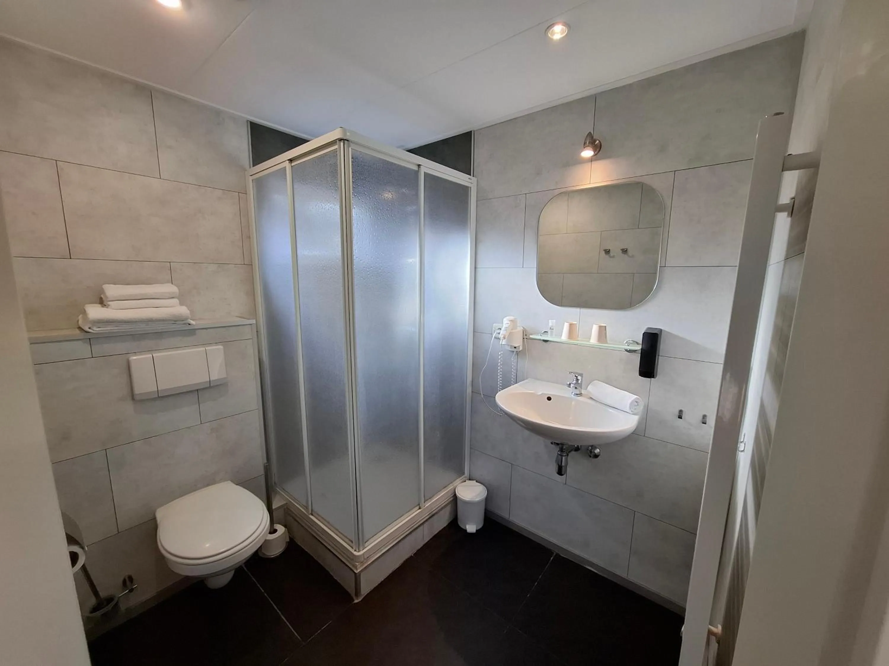 Shower in Hotel Randduin