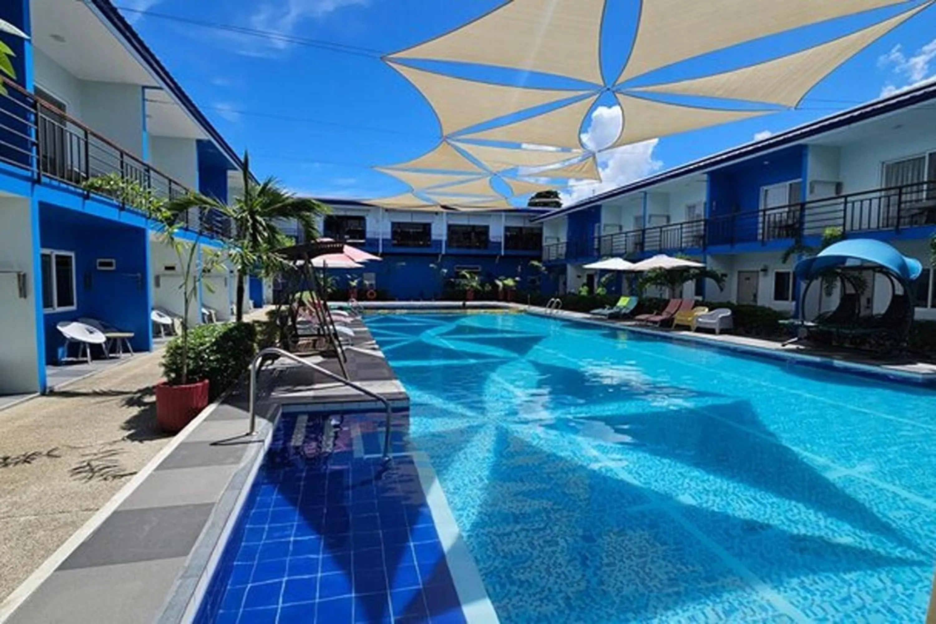 Swimming pool in Casa Blu Hotel & Resort