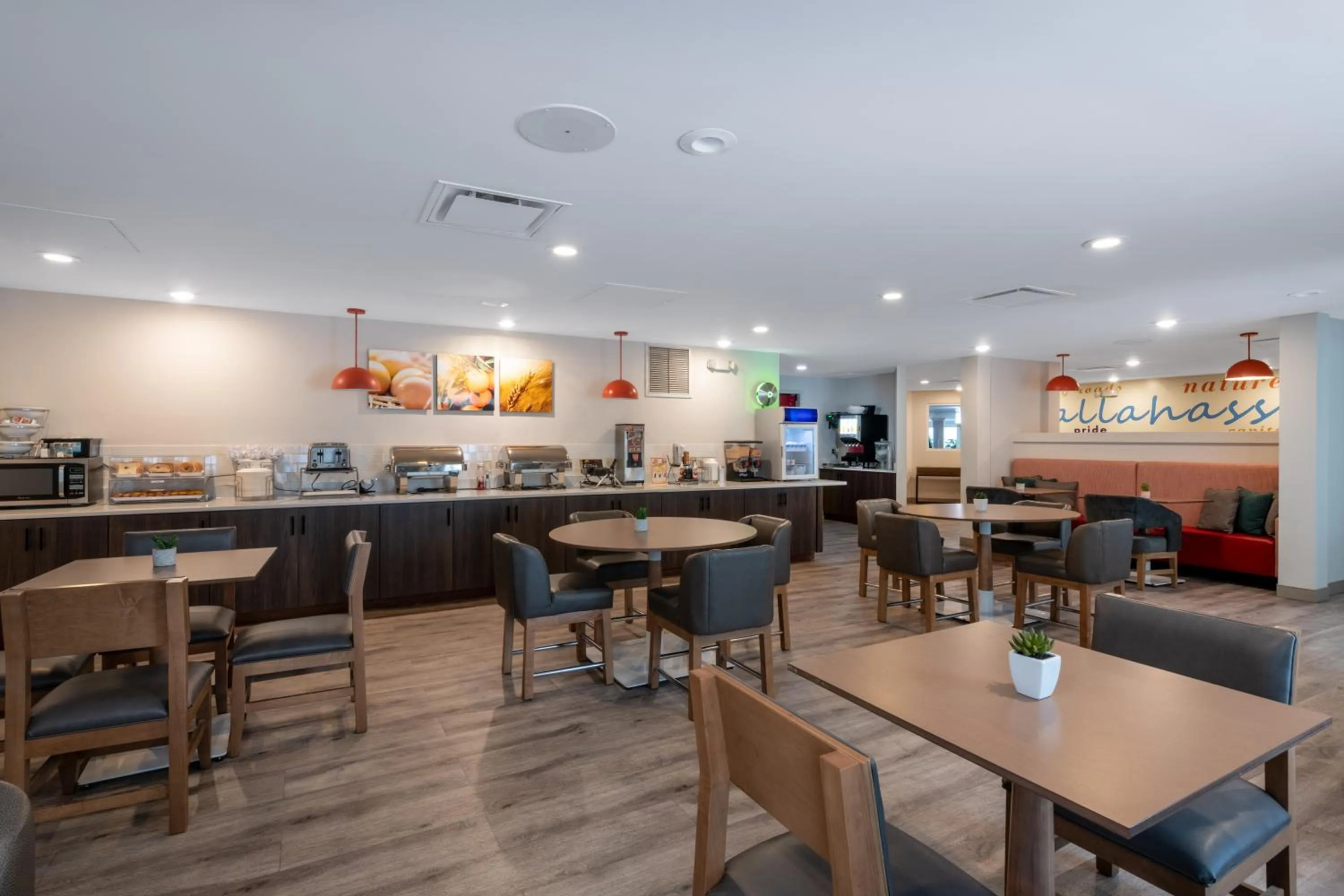 Food and drinks in TRYP by Wyndham Tallahassee North I-10 Capital Circle