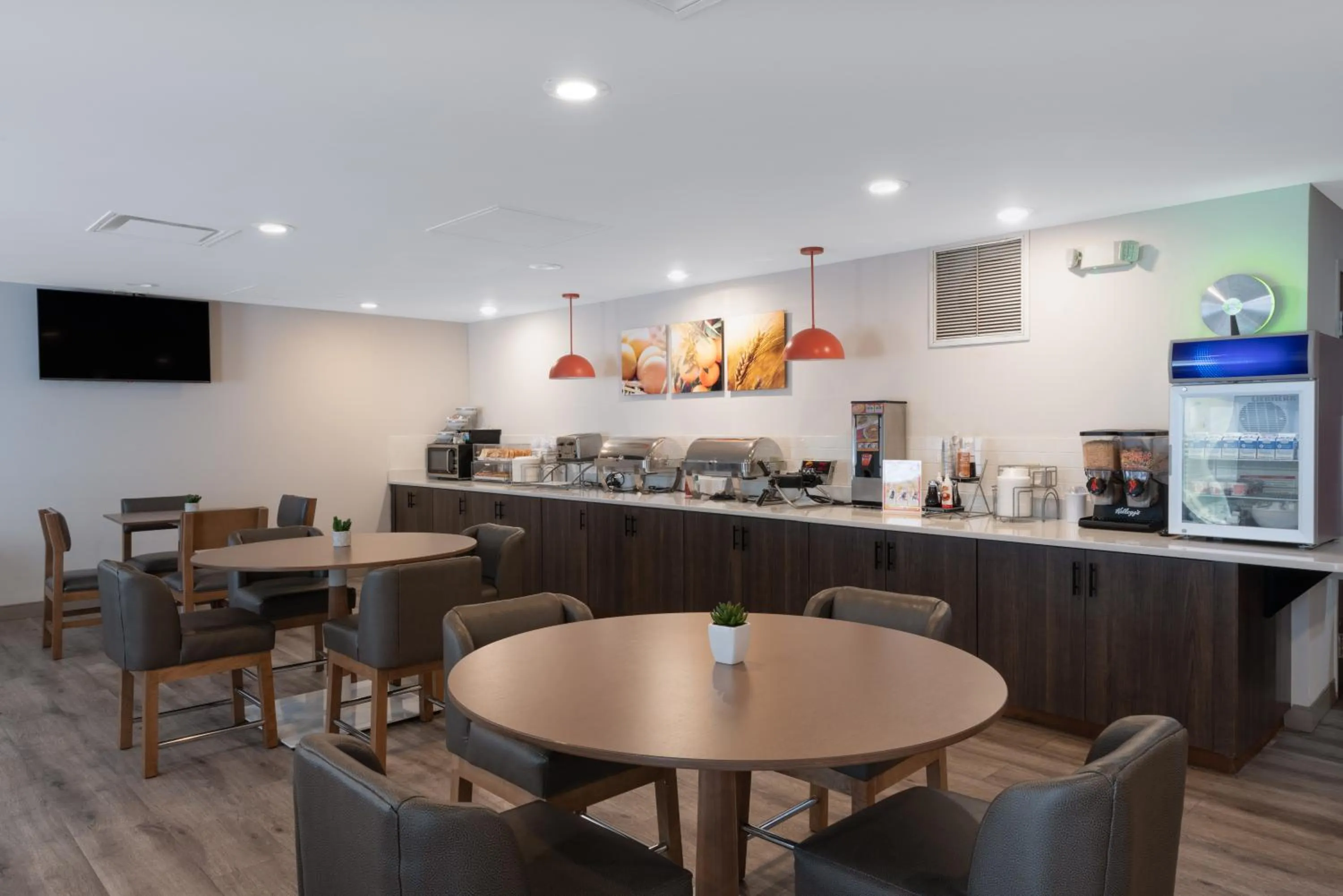 Restaurant/places to eat in TRYP by Wyndham Tallahassee North I-10 Capital Circle