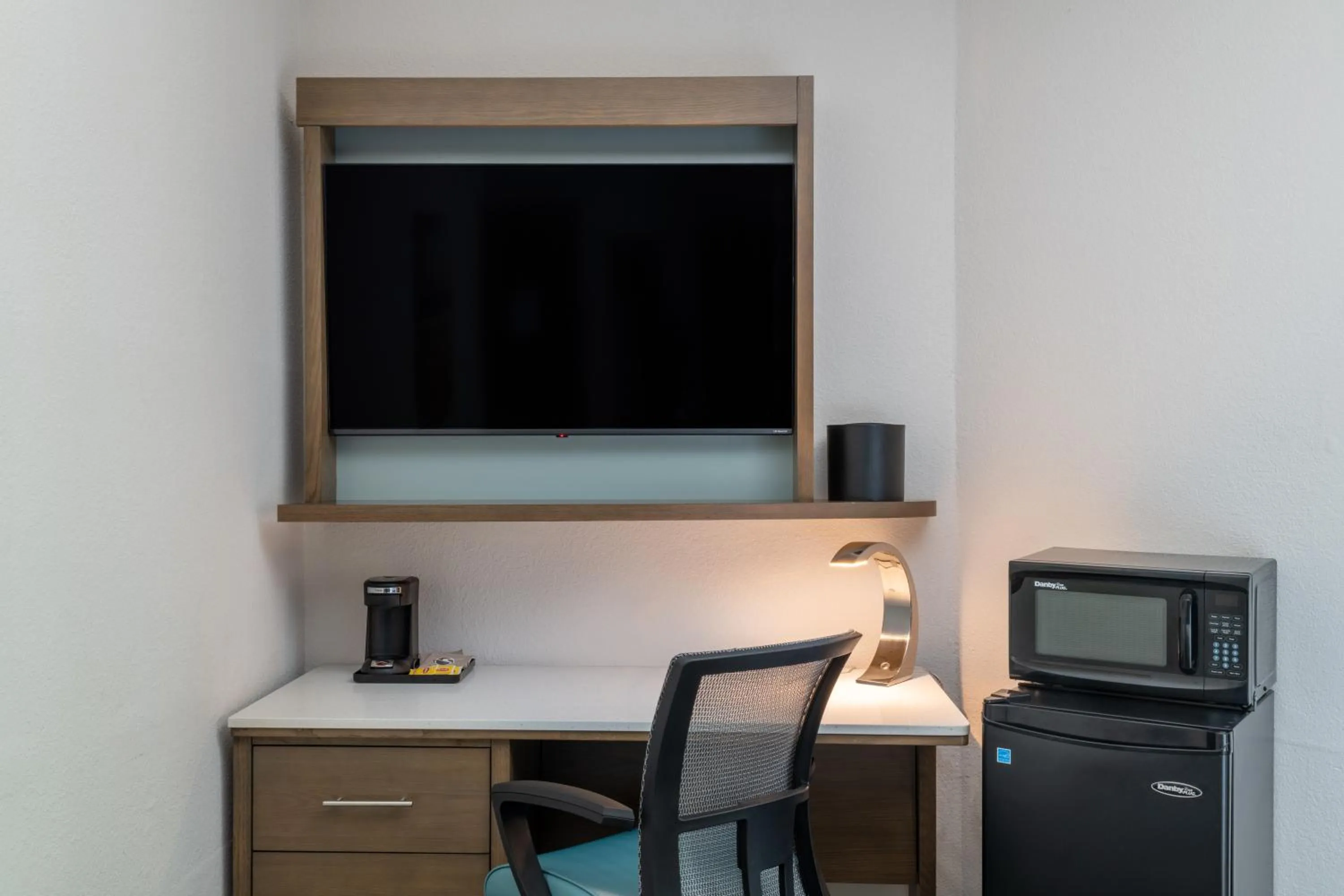 TV and multimedia in TRYP by Wyndham Tallahassee North I-10 Capital Circle