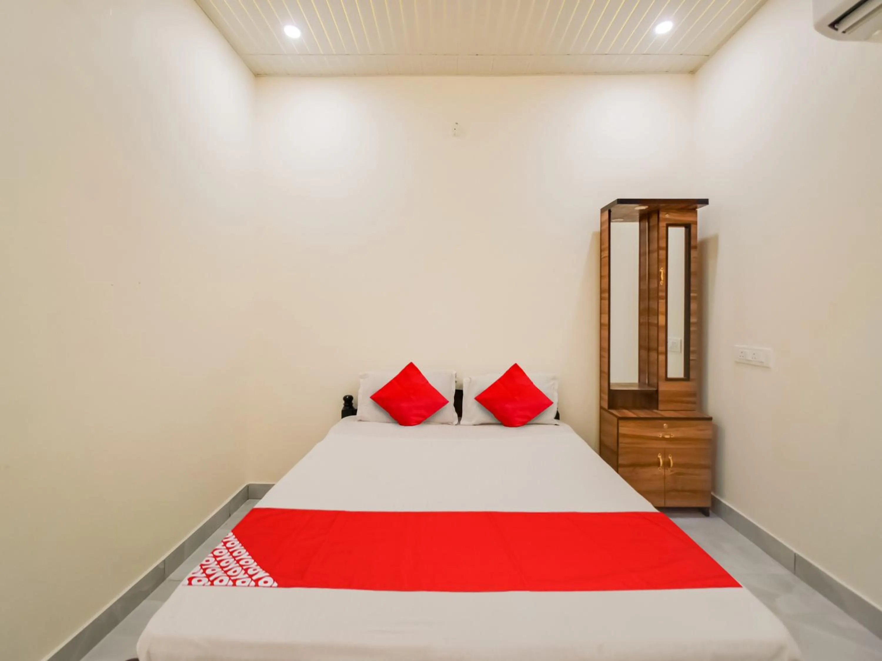 Lobby or reception, Bed in Hotel O GS Lodge