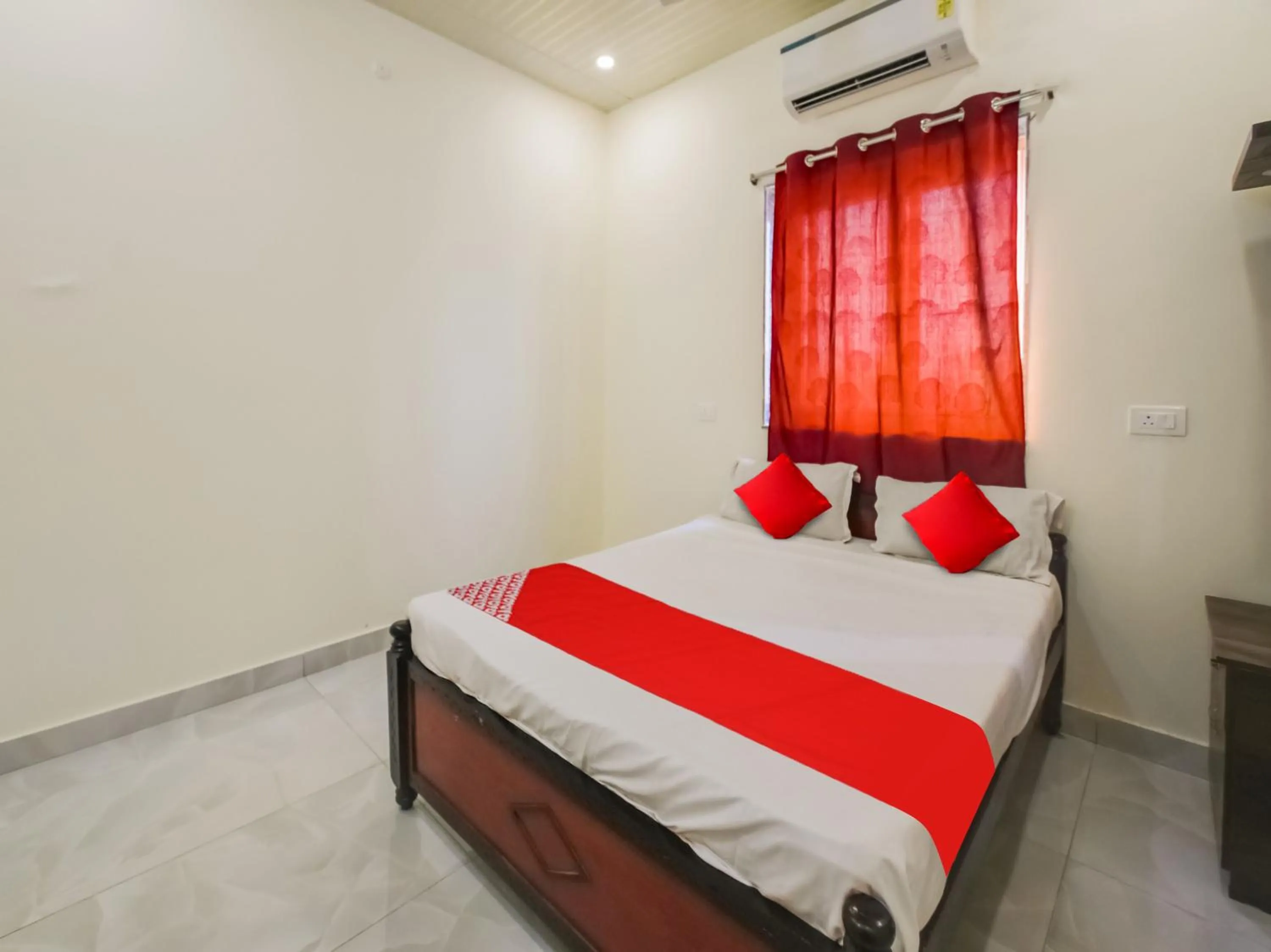 Bedroom, Bed in Hotel O GS Lodge