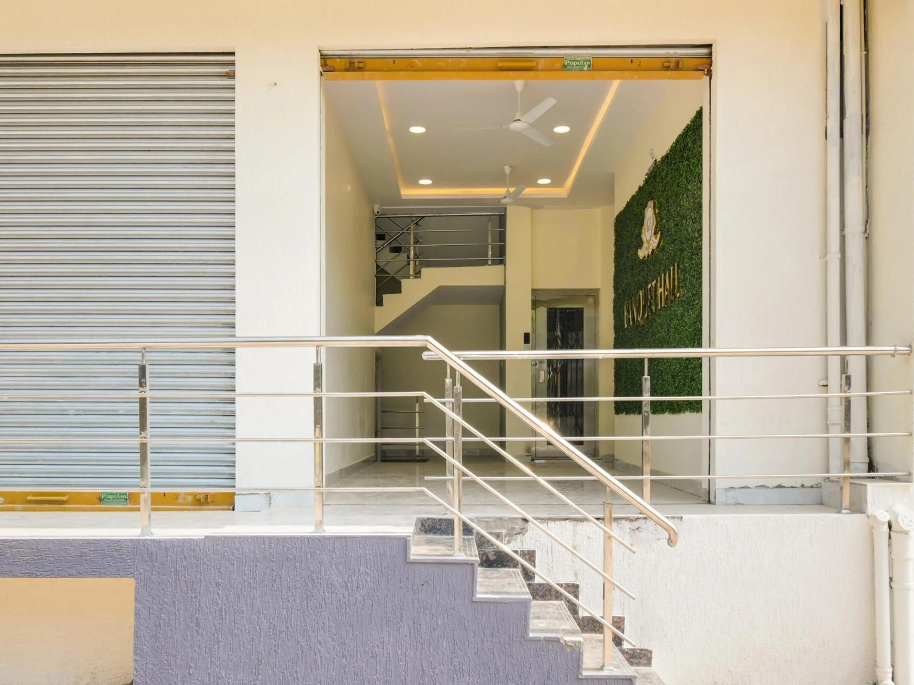 Facade/entrance in Hotel O GS Lodge