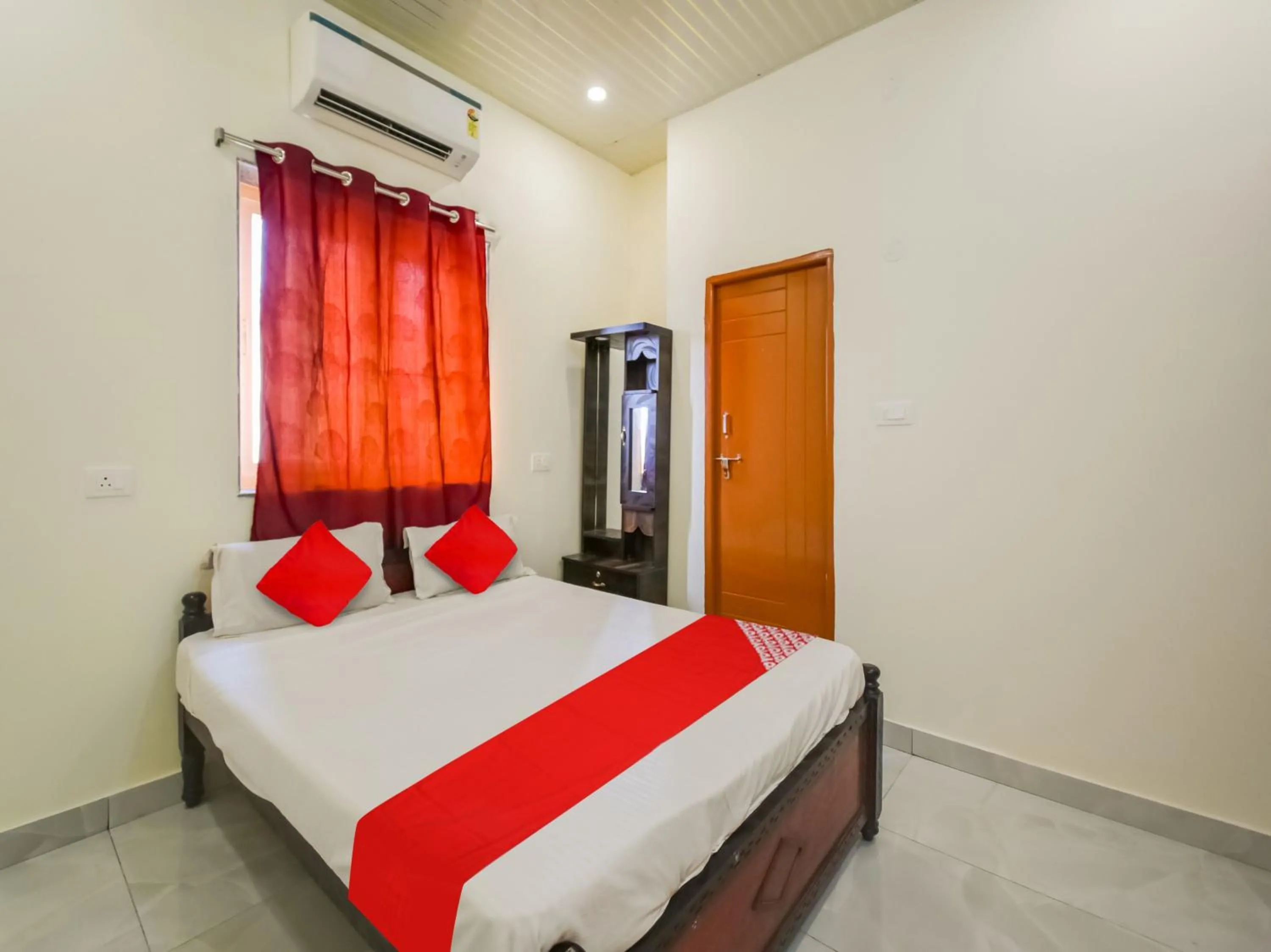 Bedroom, Bed in Hotel O GS Lodge