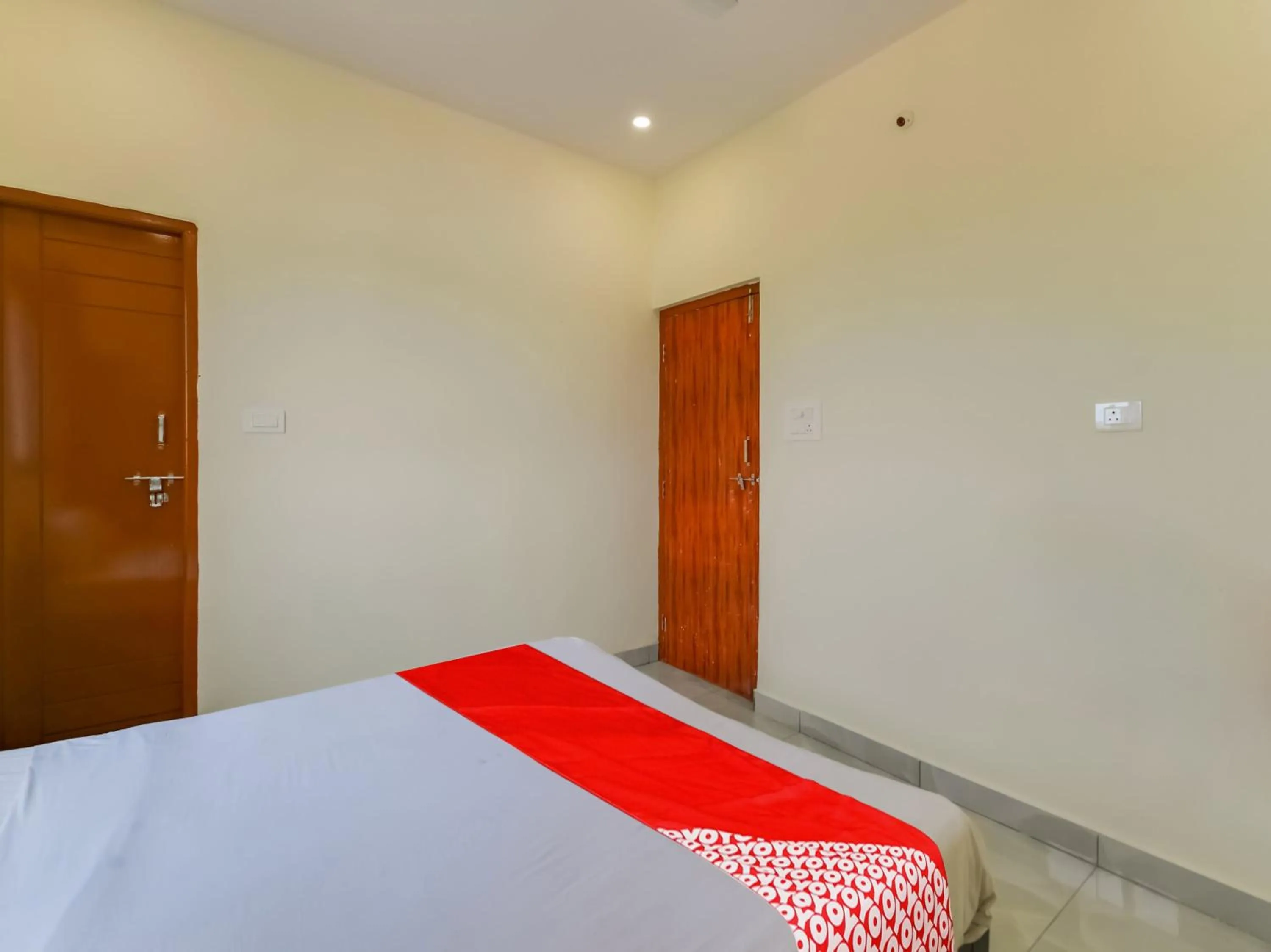 Bedroom, Bed in Hotel O GS Lodge