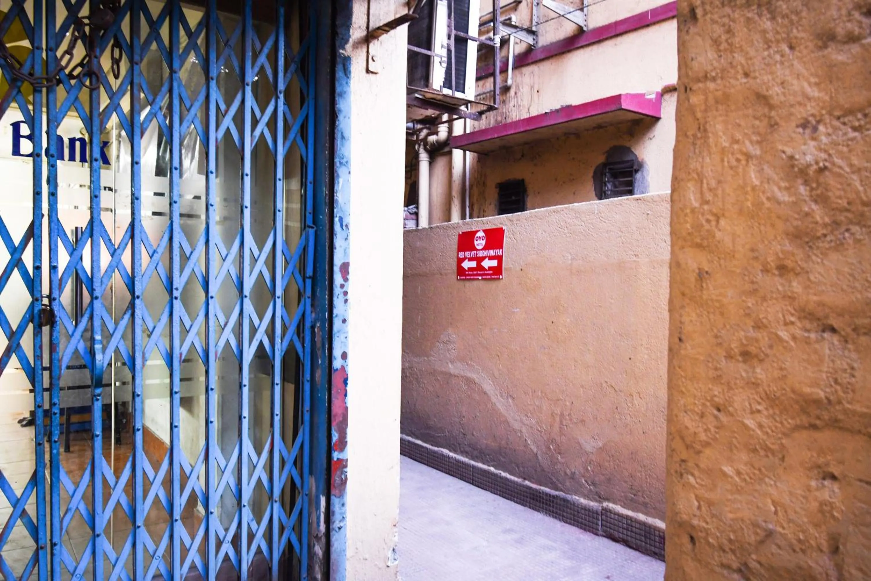 Facade/entrance in Hotel O The Royal Velvet