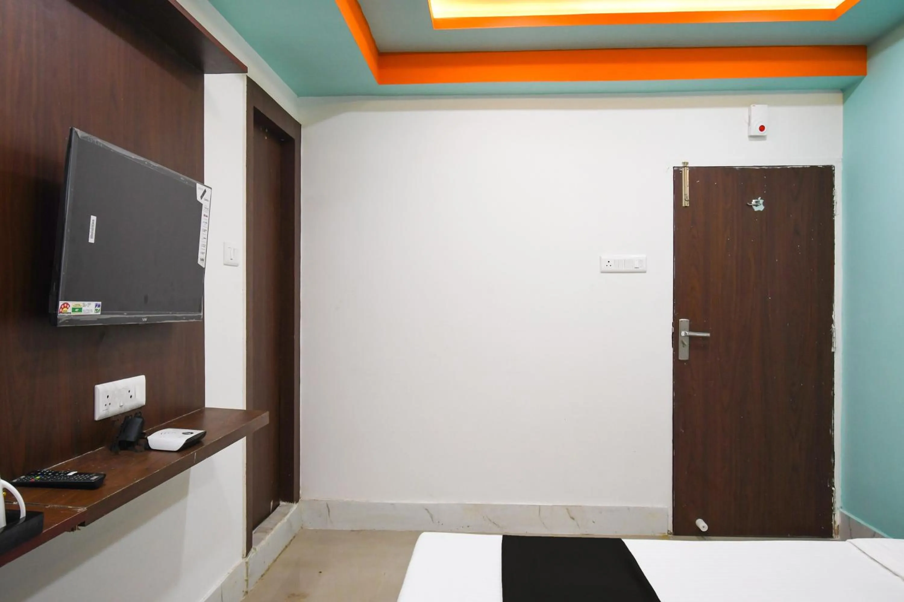 Bathroom, Bed in Hotel O The Royal Velvet