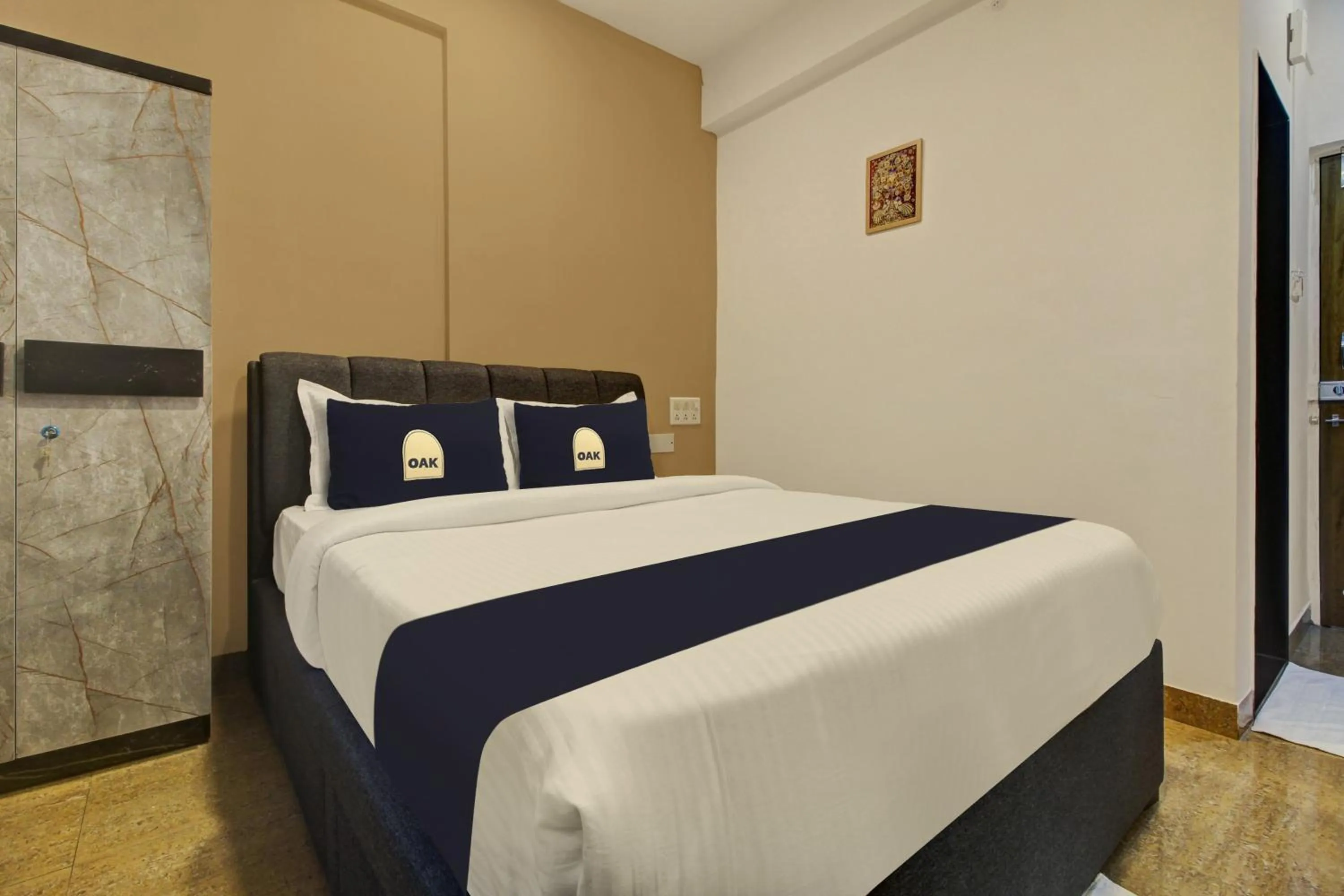 Bedroom, Bed in Super Collection O Grey House