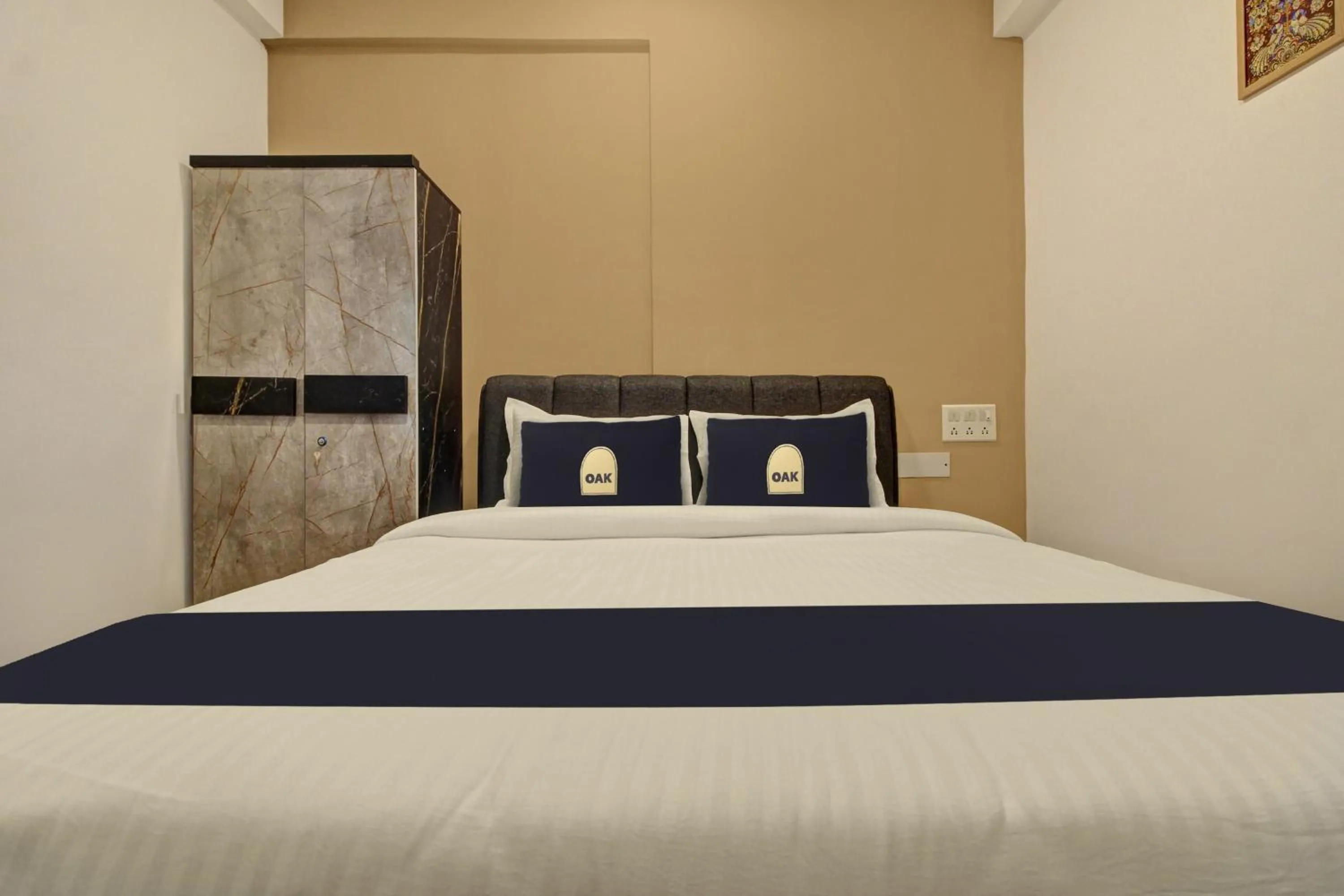 Bedroom, Bed in Super Collection O Grey House