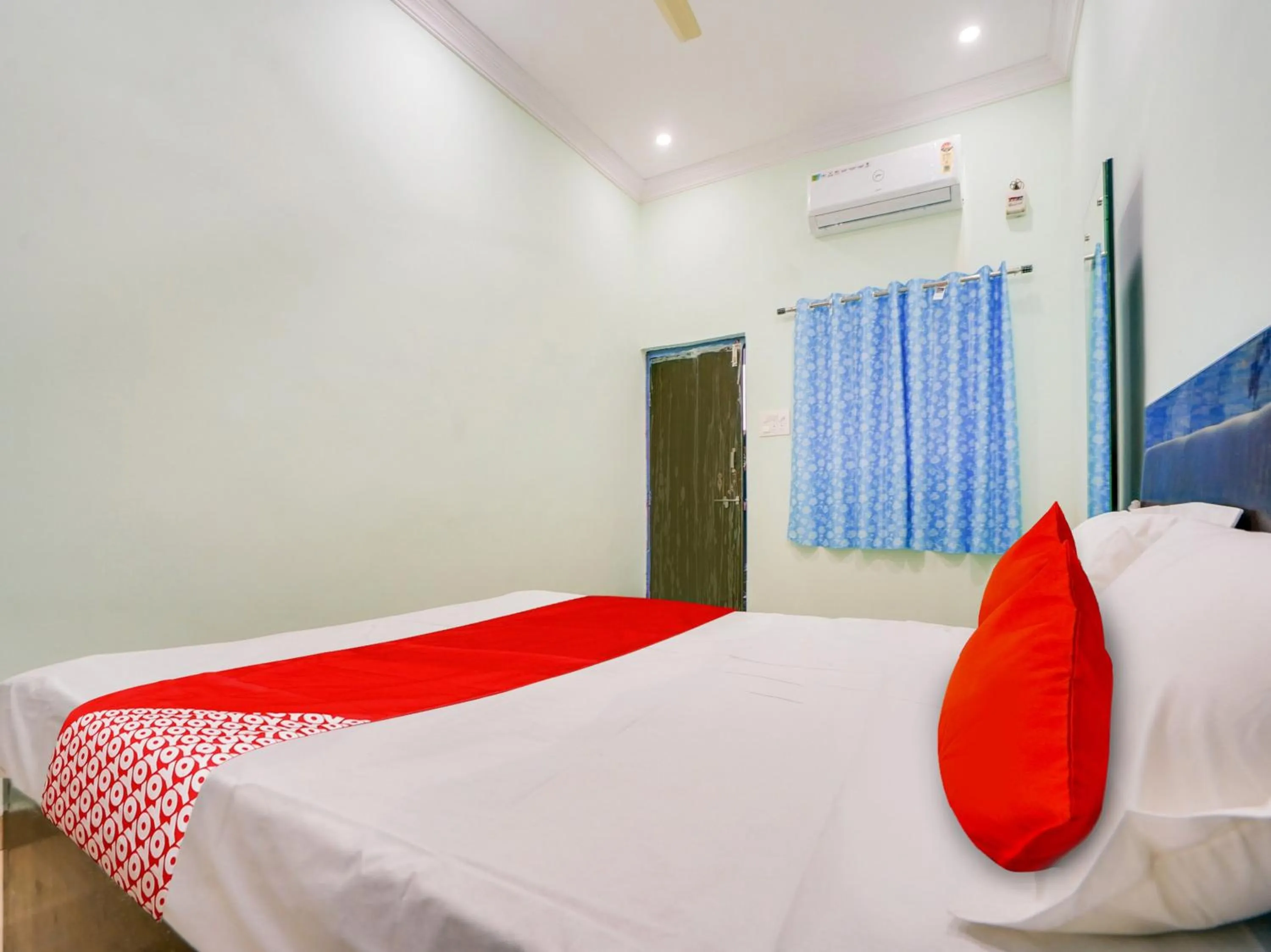 Bedroom, Bed in Hotel O Kanha
