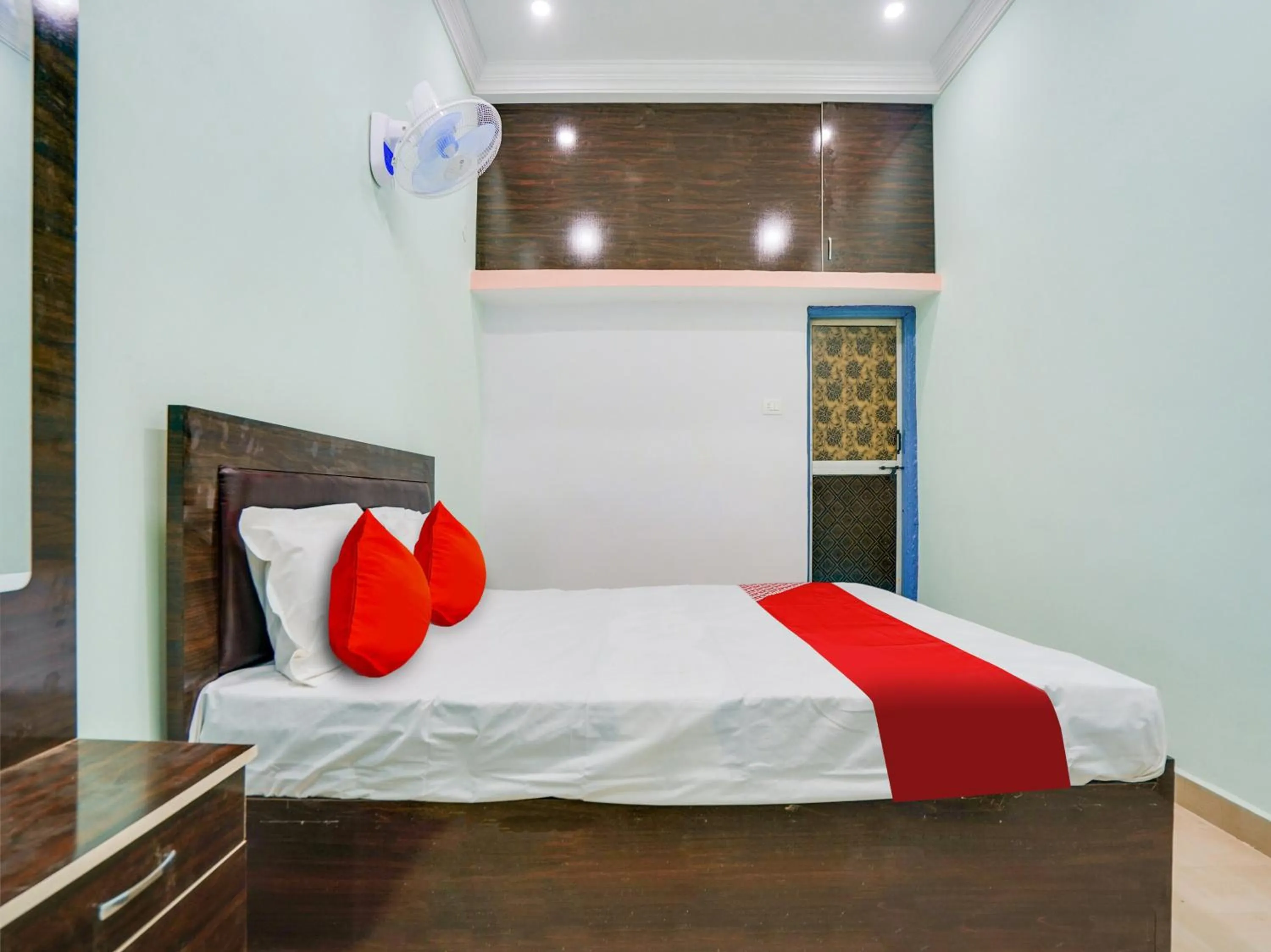 Bedroom, Bed in Hotel O Kanha