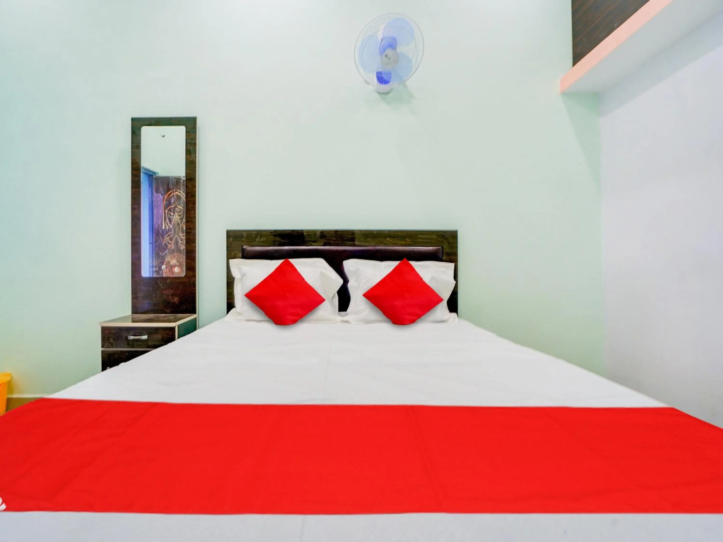 Bedroom, Bed in Hotel O Kanha