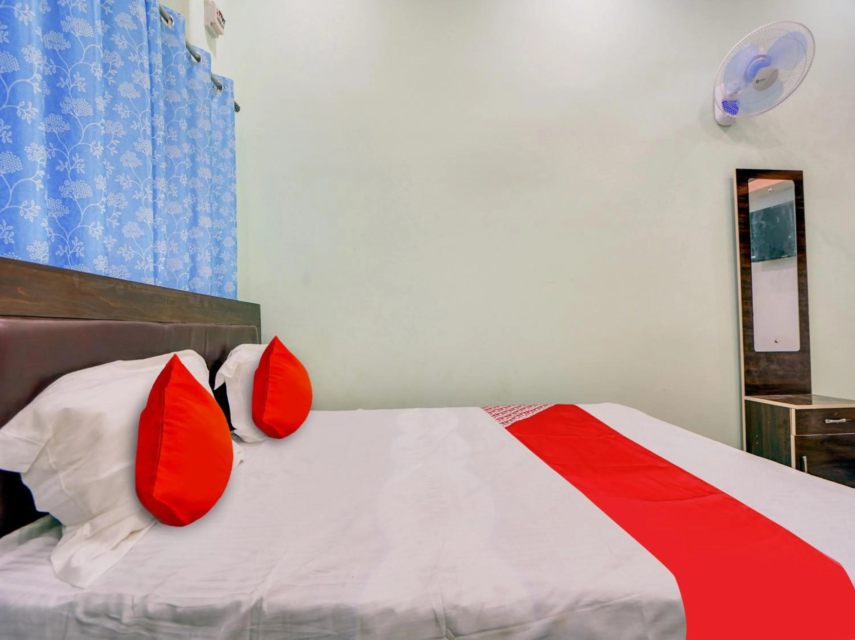 Bedroom, Bed in Hotel O Kanha