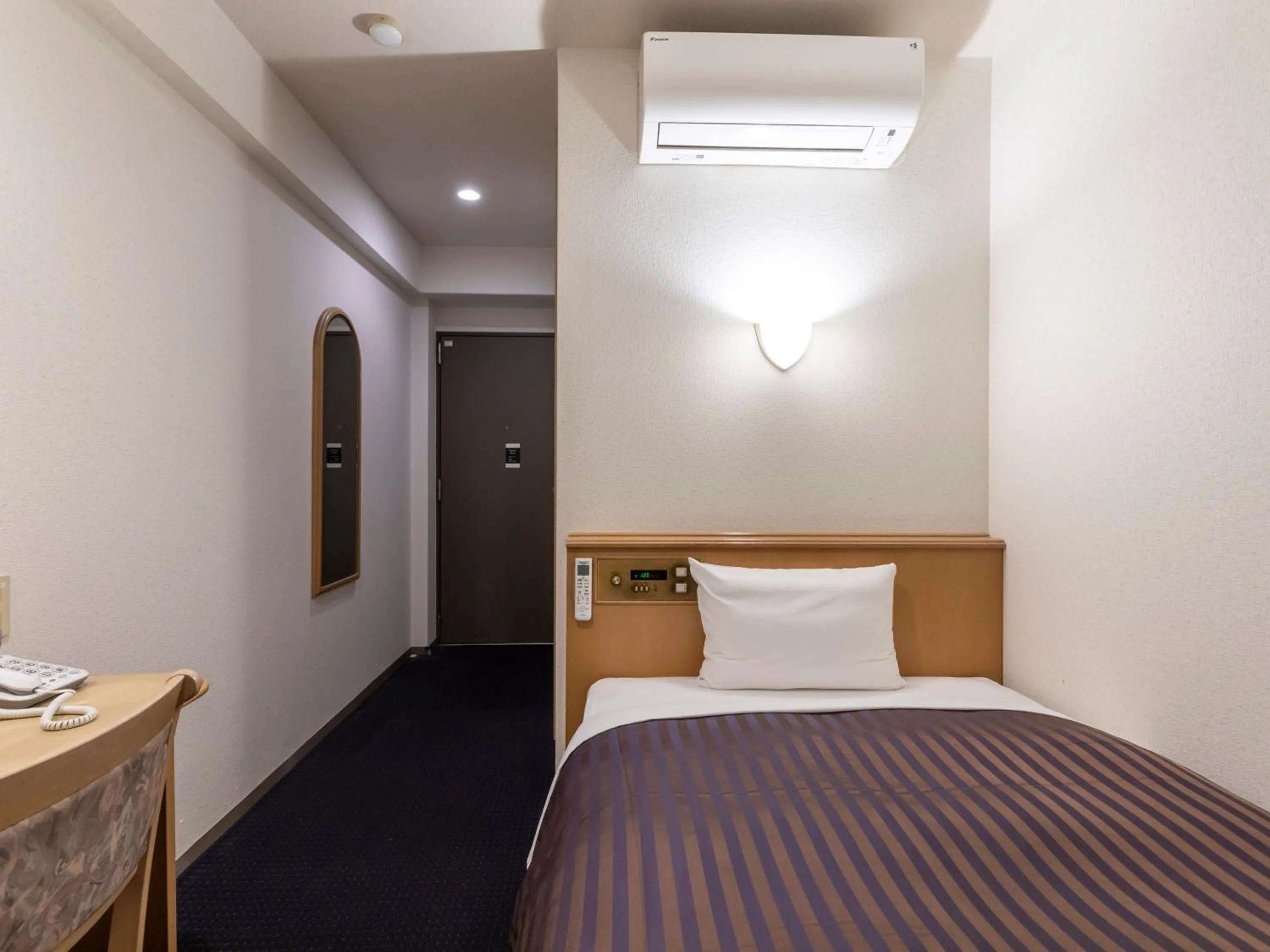 Photo of the whole room, Bed in Hotel HORAIRE Saijo