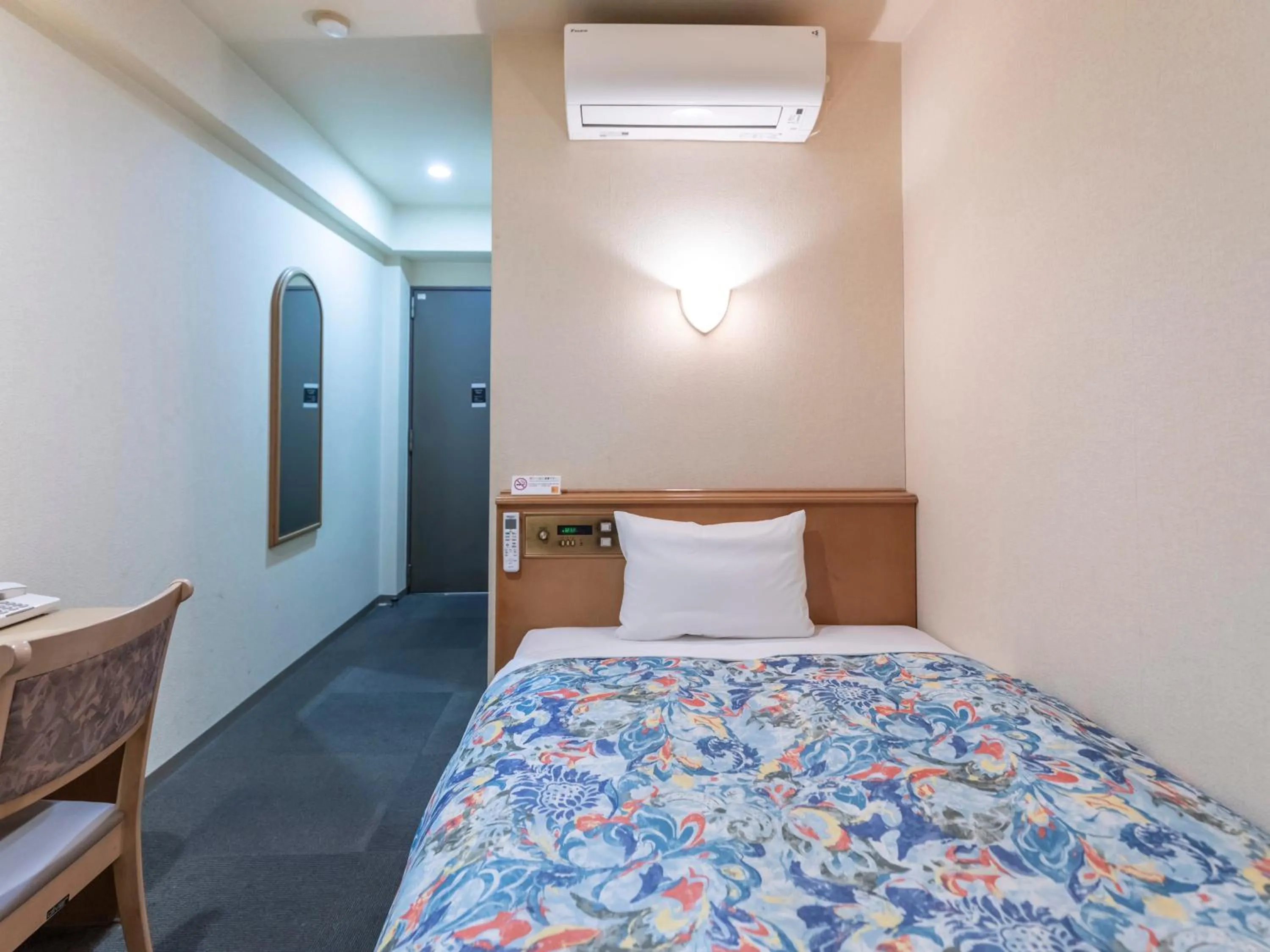 Photo of the whole room, Bed in Hotel HORAIRE Saijo