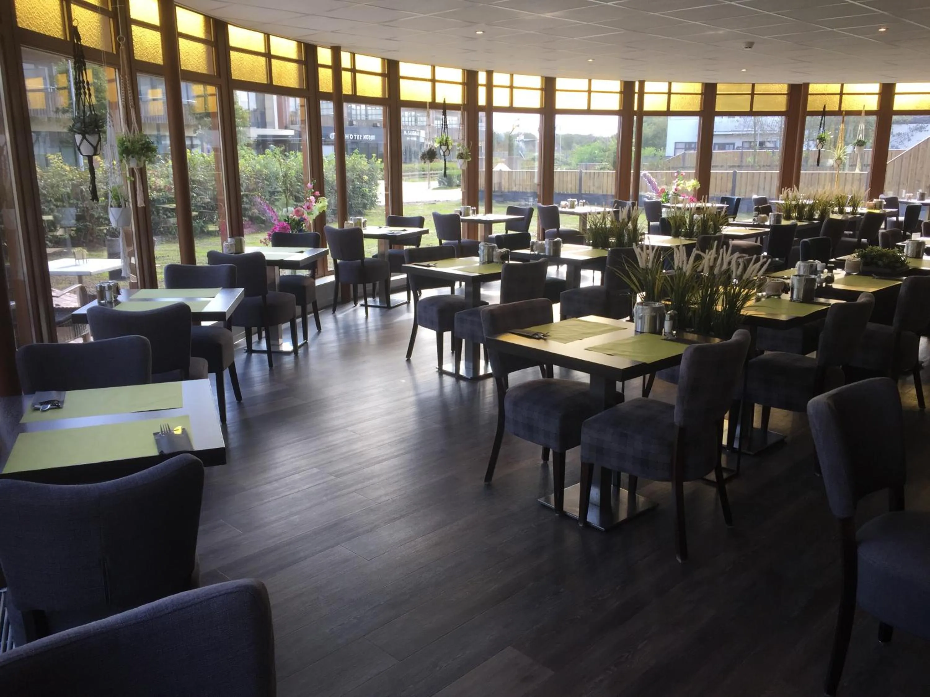 Restaurant/places to eat in Hotel Nes