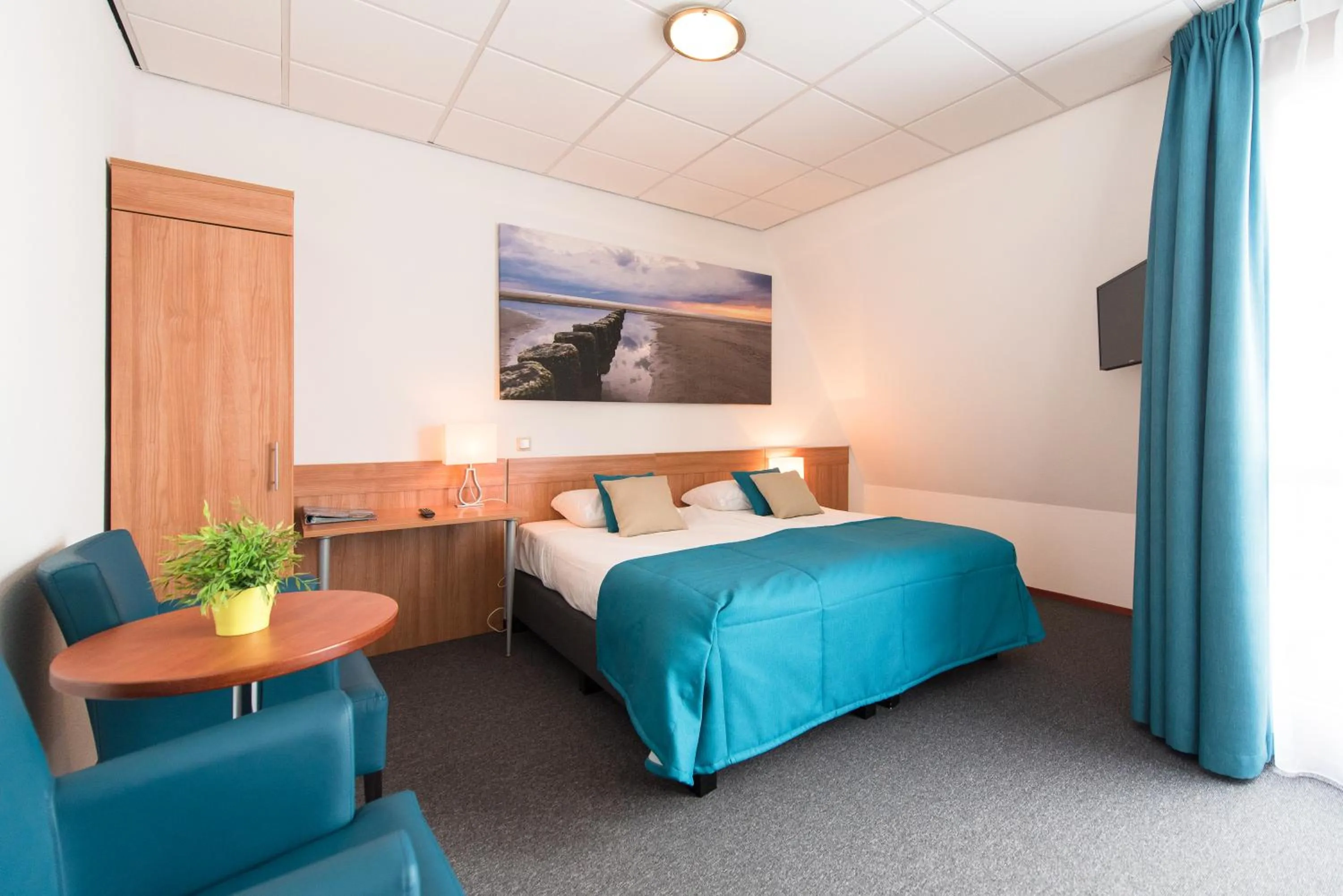 Photo of the whole room, Bed in Hotel Nes