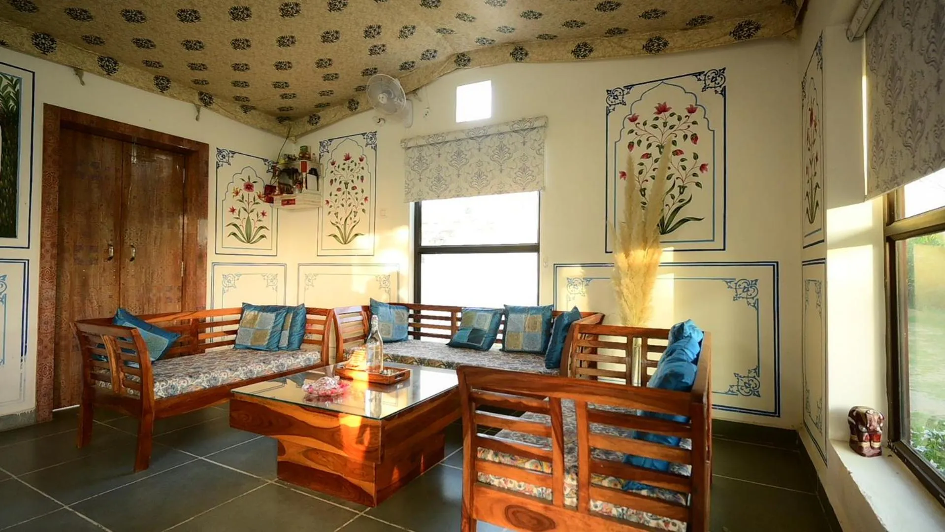 Seating area in The castle crown - Hem Vilas Resort Ranthambhore