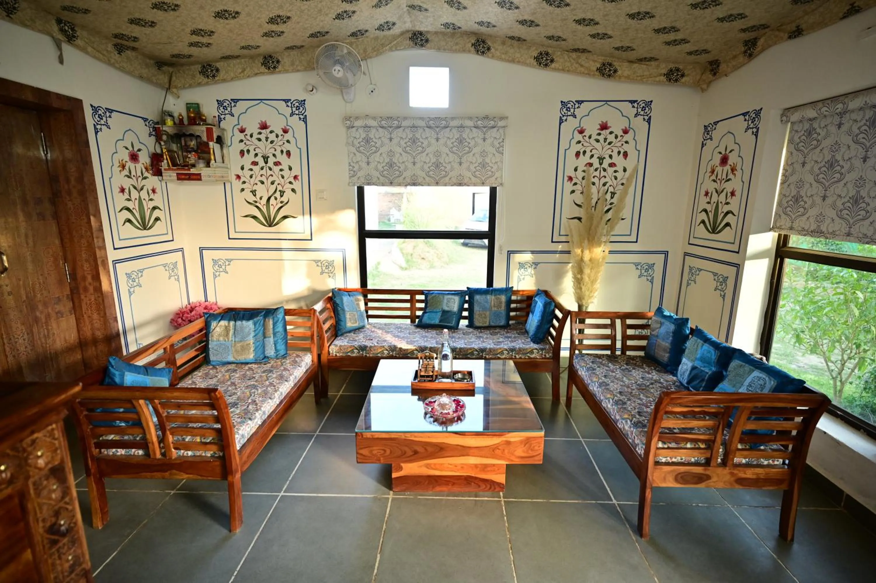 Seating area in The castle crown - Hem Vilas Resort Ranthambhore