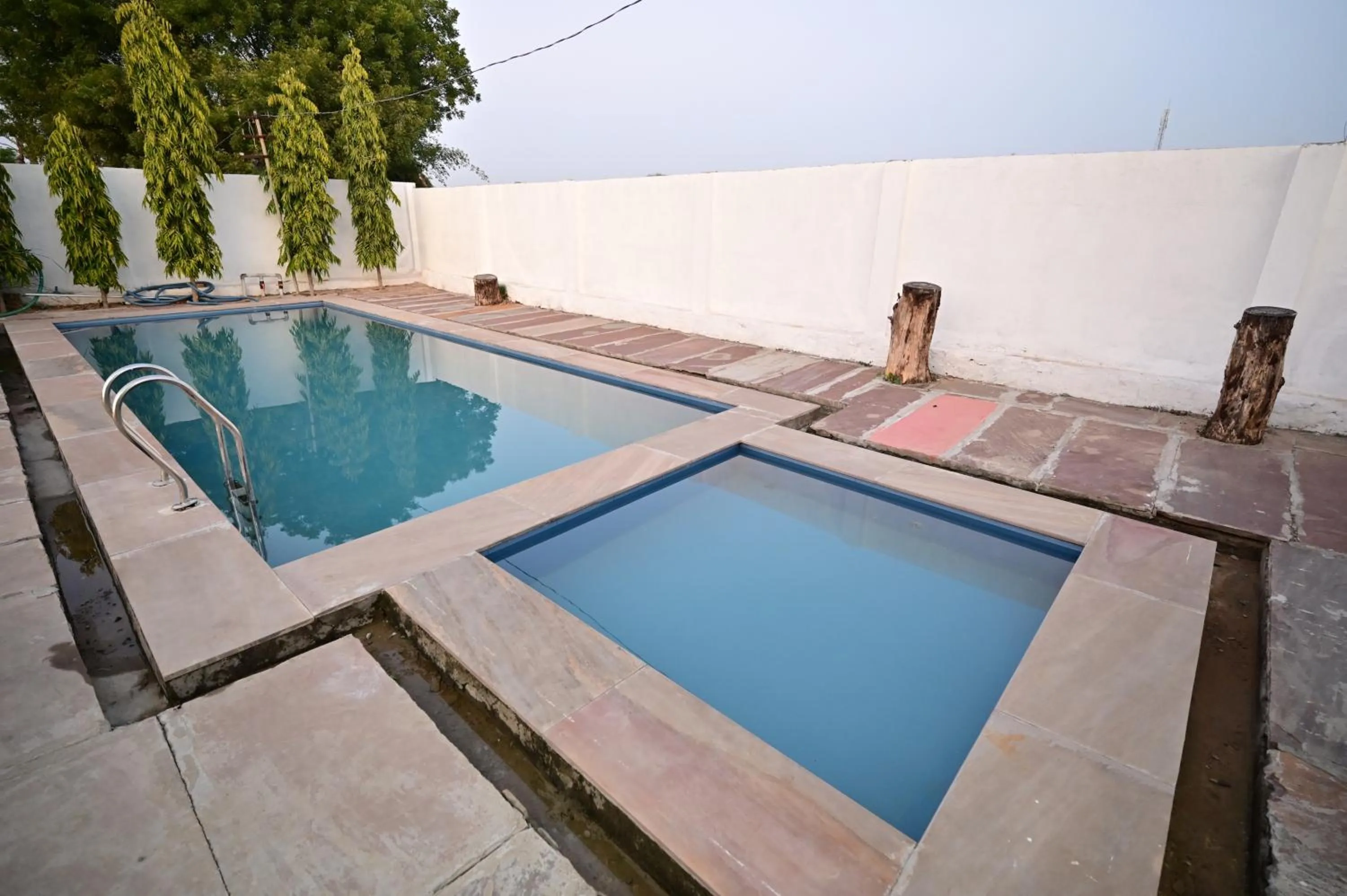 Swimming pool in The castle crown - Hem Vilas Resort Ranthambhore