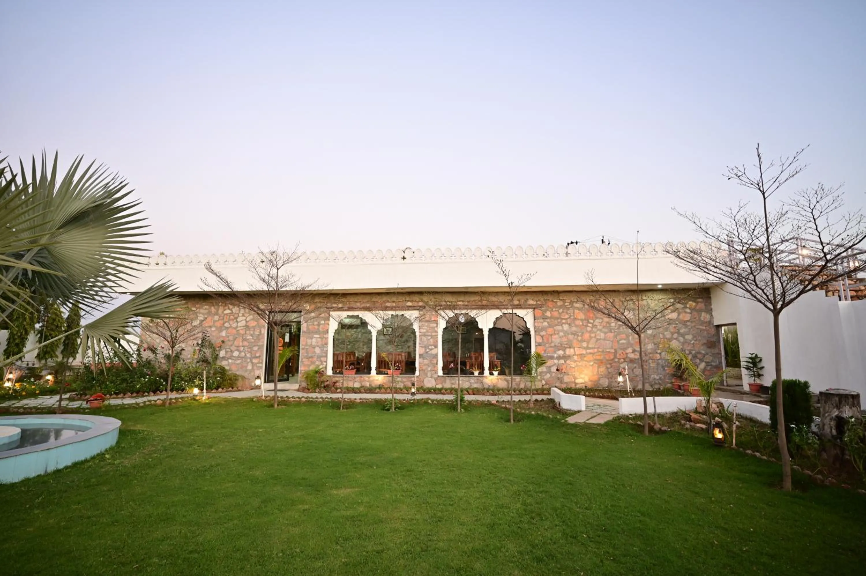 Garden in The castle crown - Hem Vilas Resort Ranthambhore