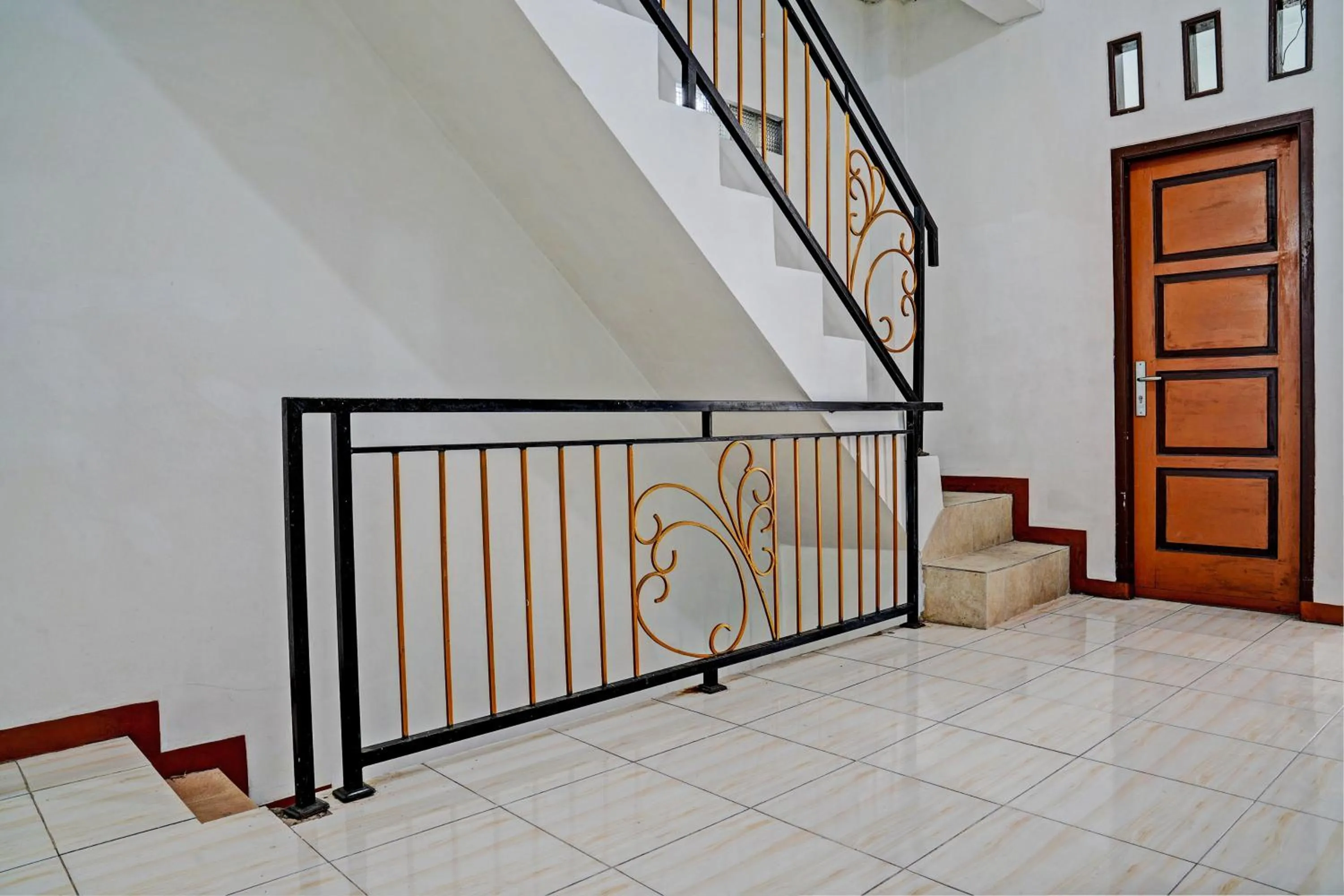 Lobby or reception in Hotel O Penginapan Hj Lilis 2 Syariah