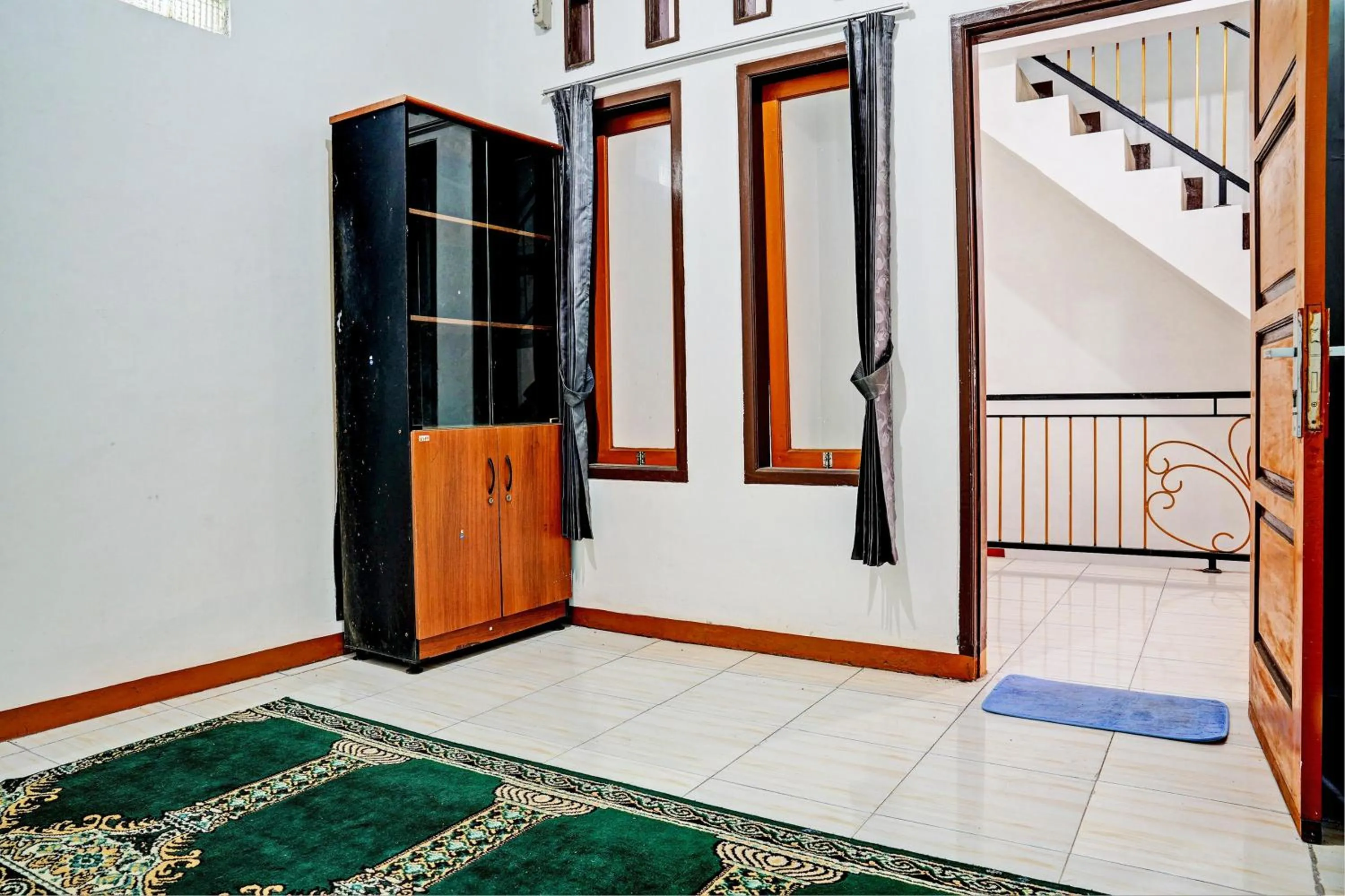 Lobby or reception in Hotel O Penginapan Hj Lilis 2 Syariah