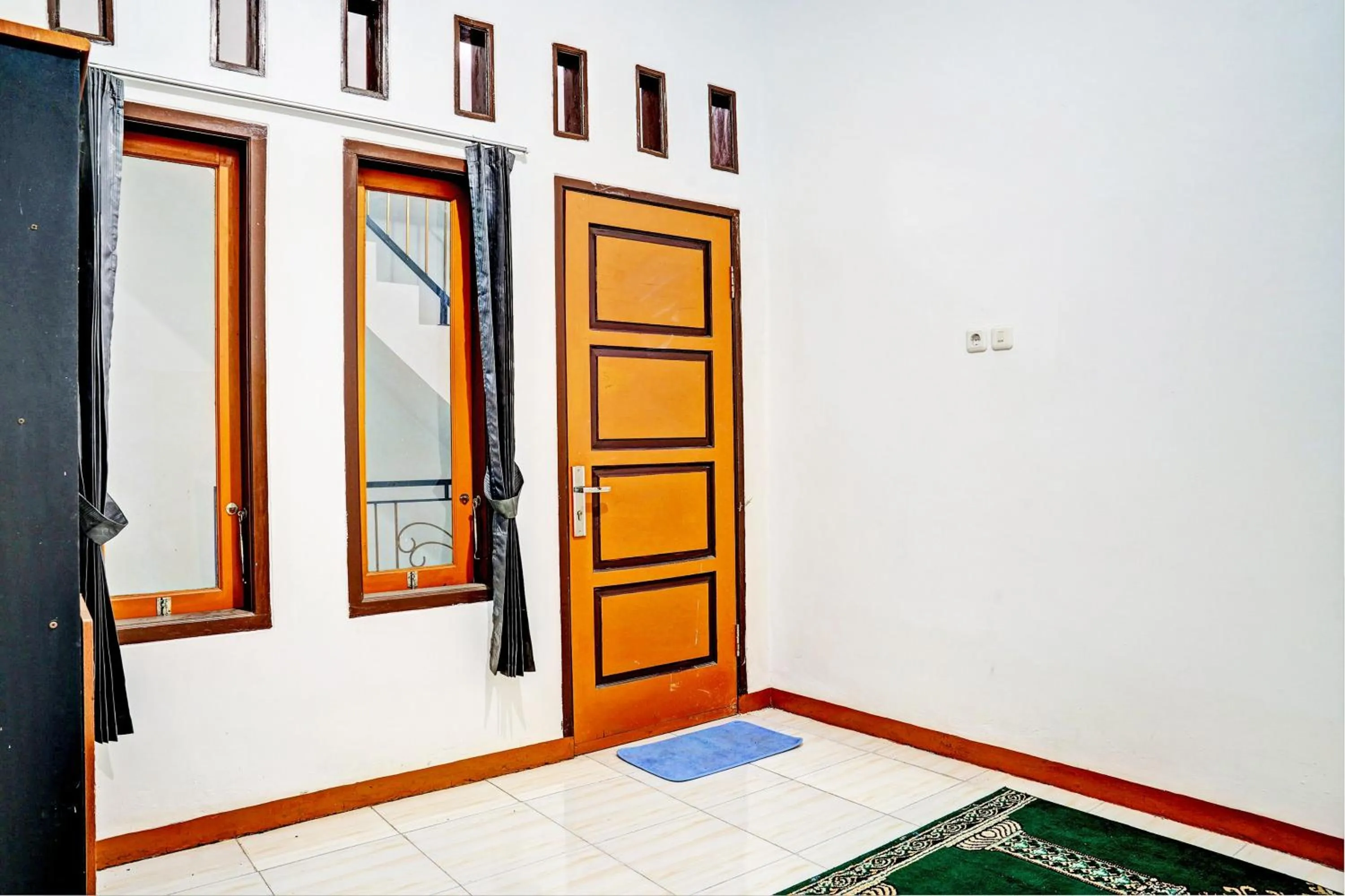 Lobby or reception in Hotel O Penginapan Hj Lilis 2 Syariah