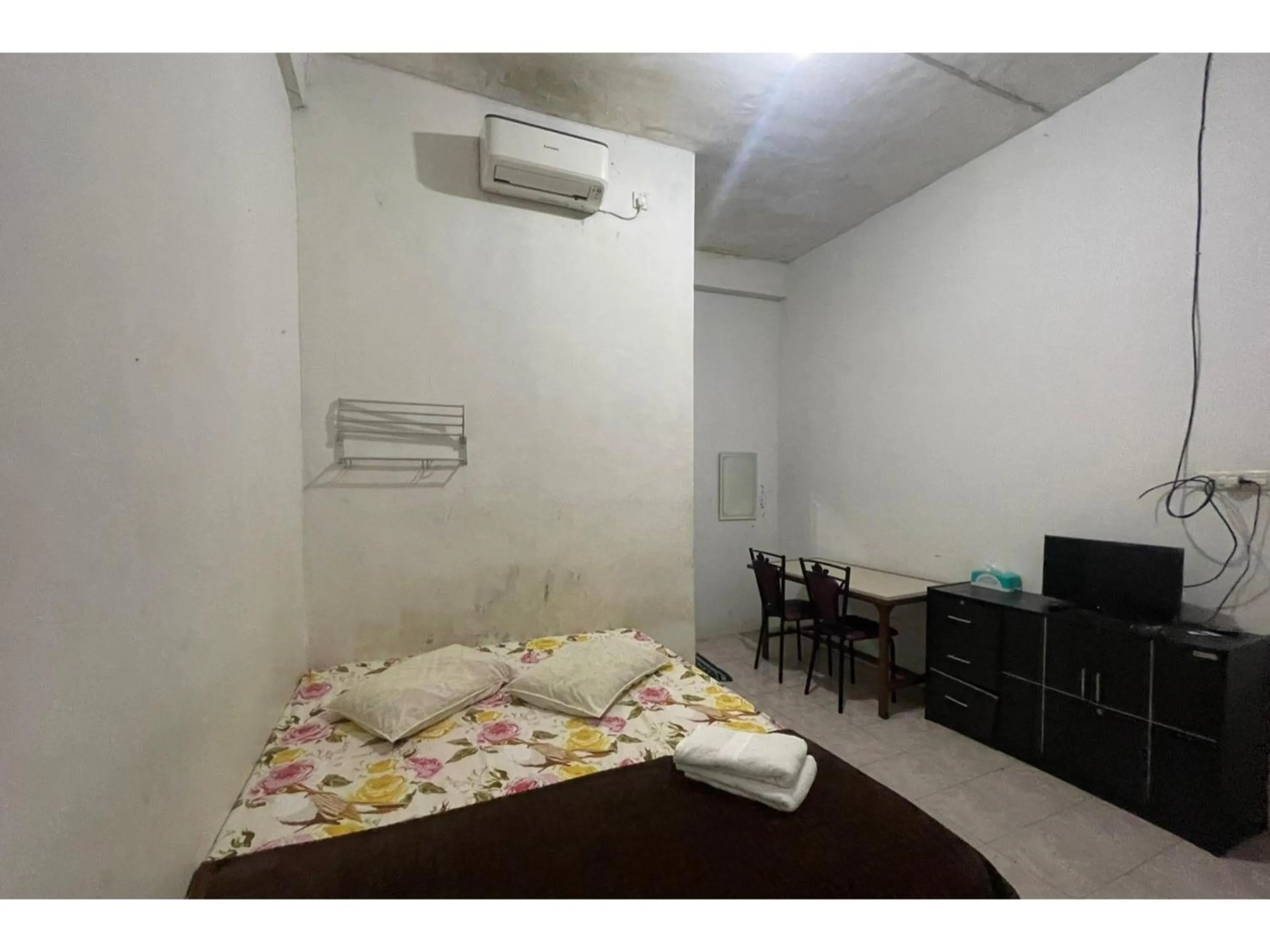 Photo of the whole room, Bed in Hotel O Lona Guest House SyariahNearScience Park Universitas Riau