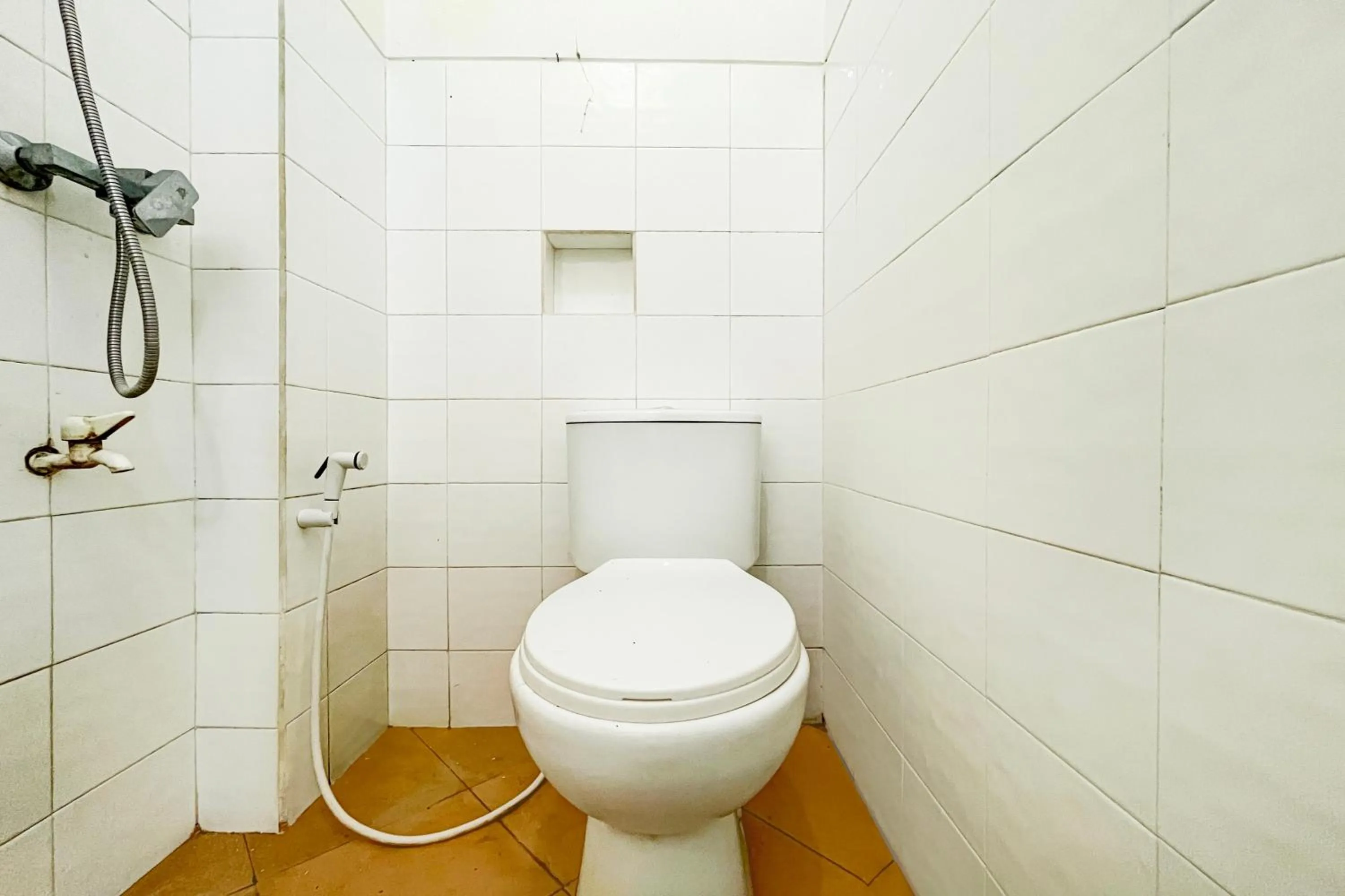 Bathroom in OYO Life 93398 Sudimoro Guest House Syariah