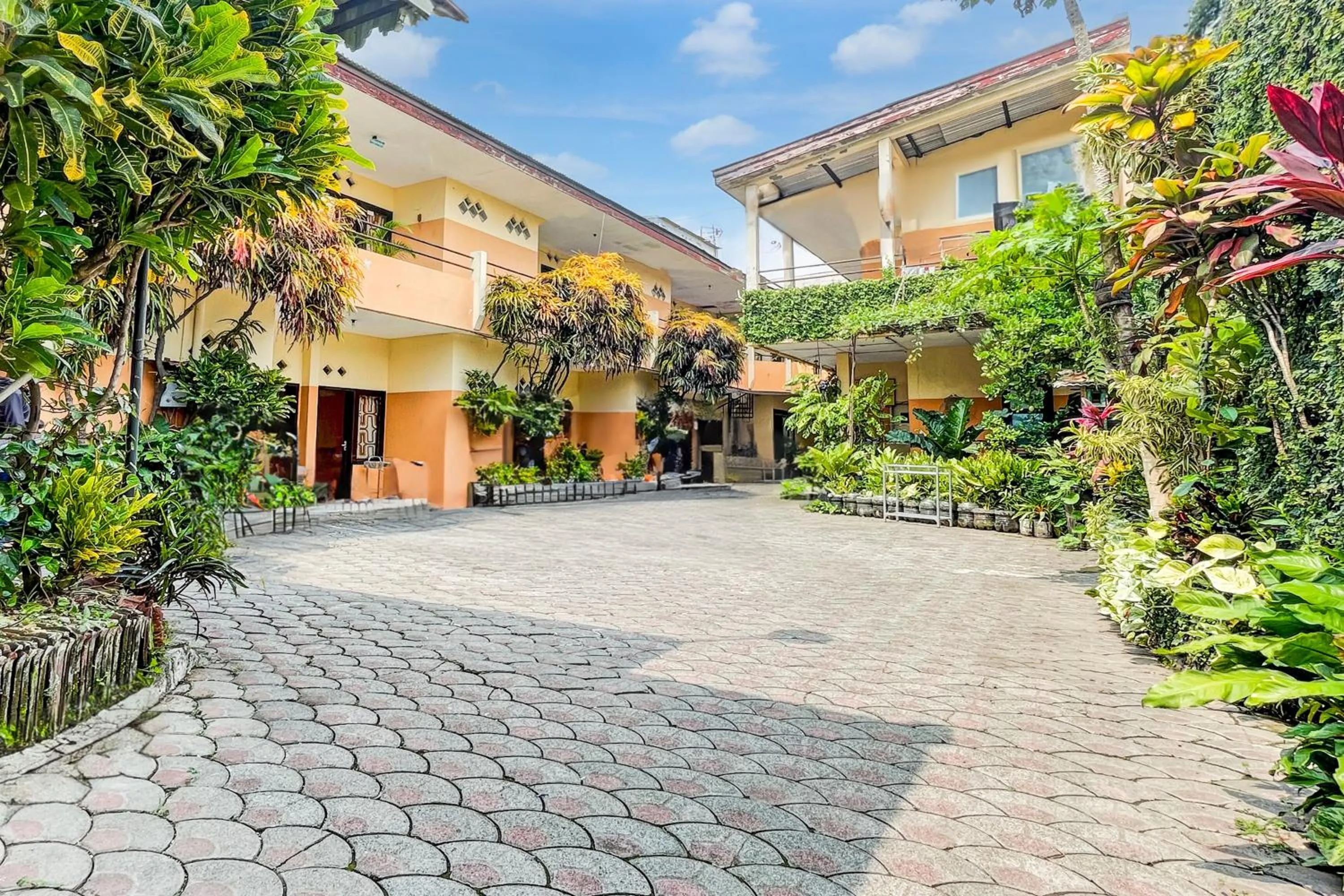 Facade/entrance in OYO Life 93398 Sudimoro Guest House Syariah