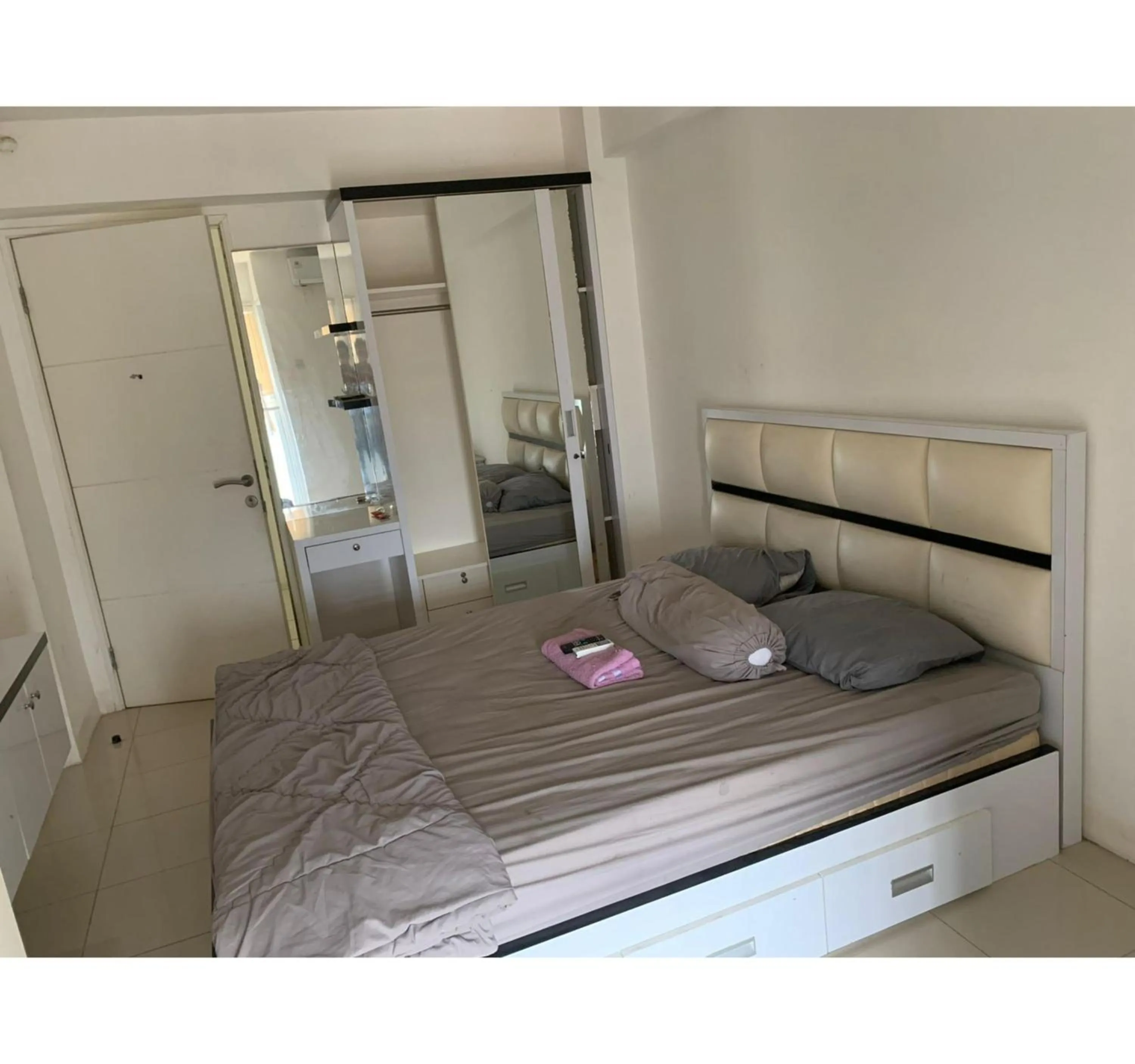 Bedroom, Bed in OYO Life 93374 Andira Inn