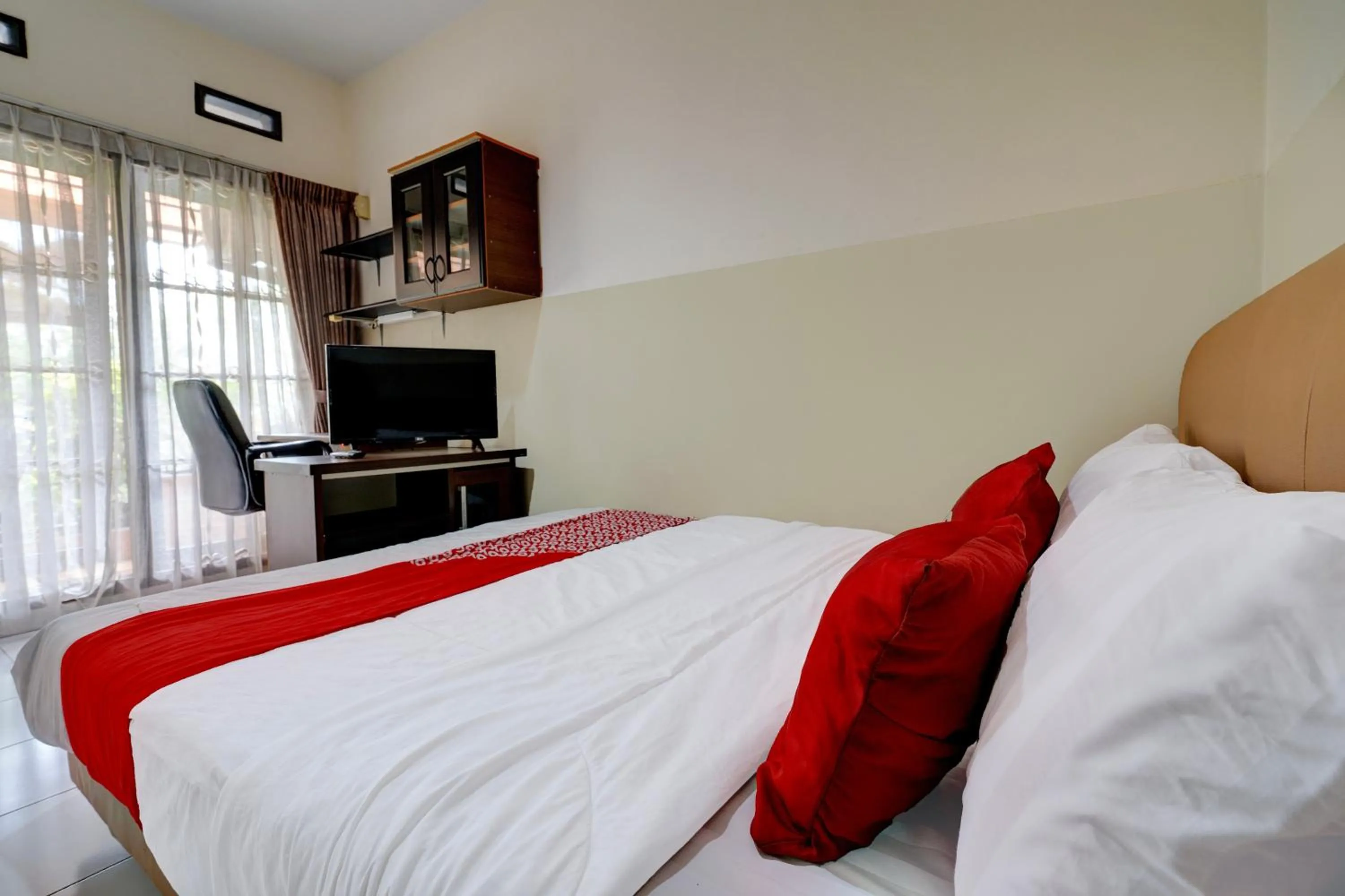 Bedroom in Hotel O Sukamulya Homestay