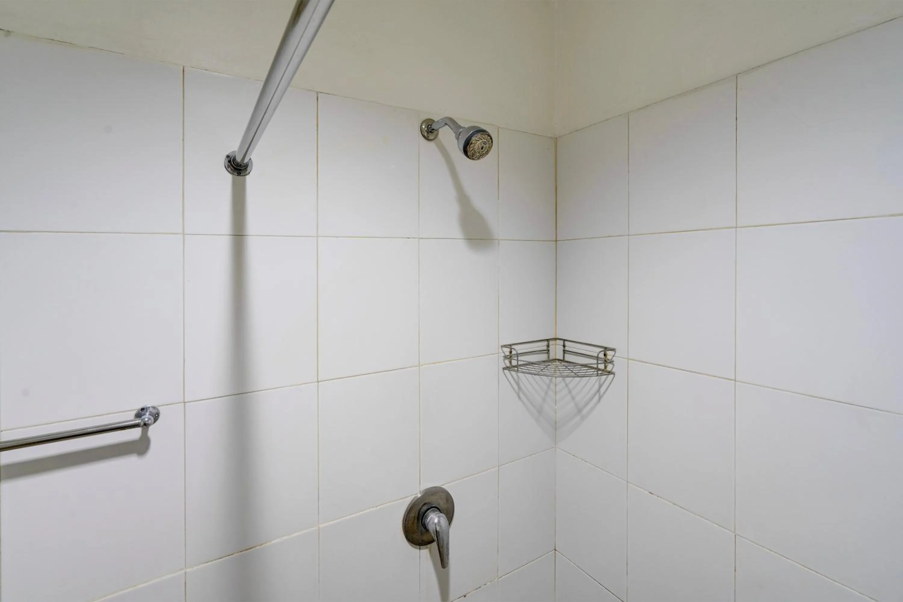 Bathroom in Hotel O Sukamulya Homestay