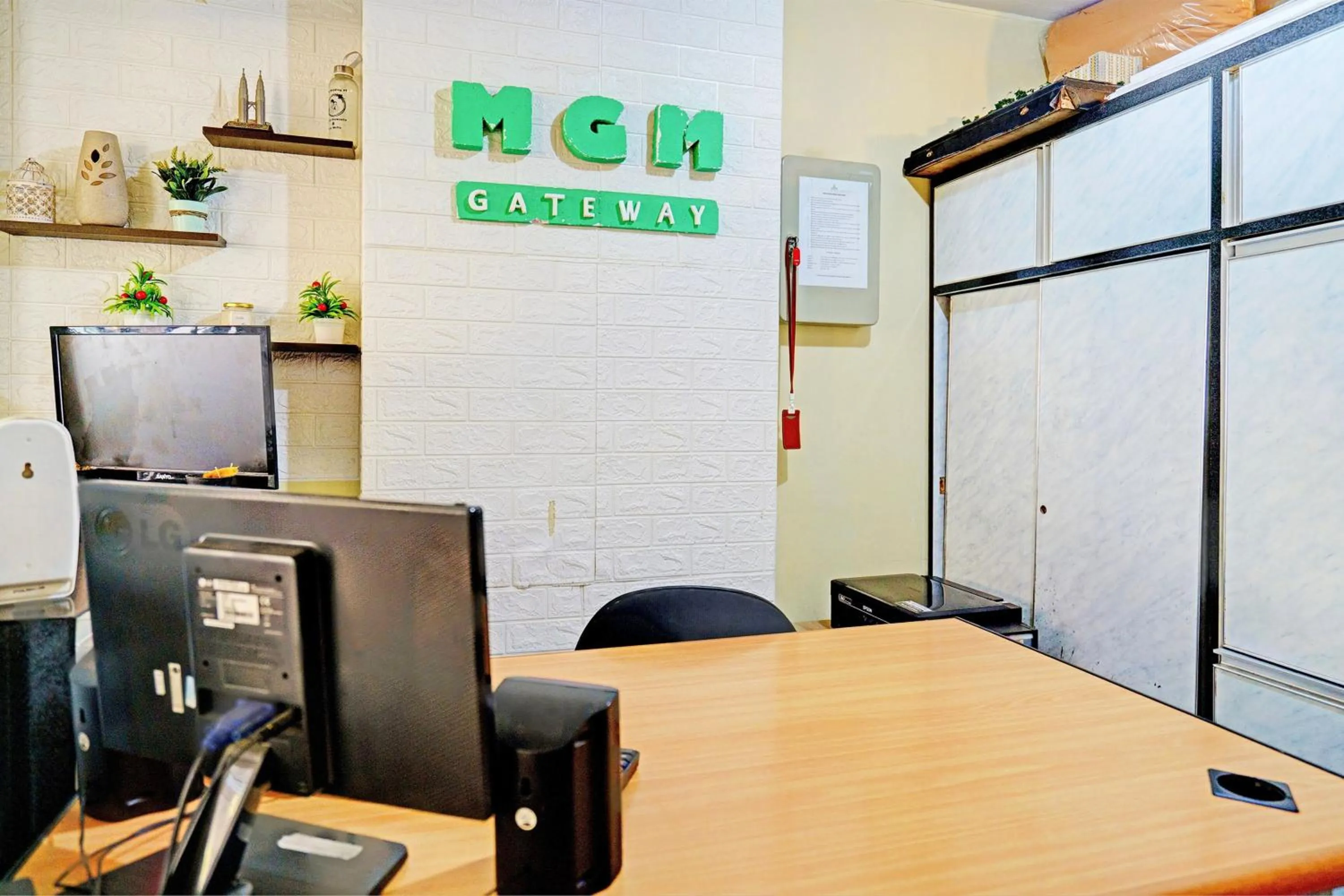 Lobby or reception in OYO 93352 Apartement Gateway Cicadas By Db Rent