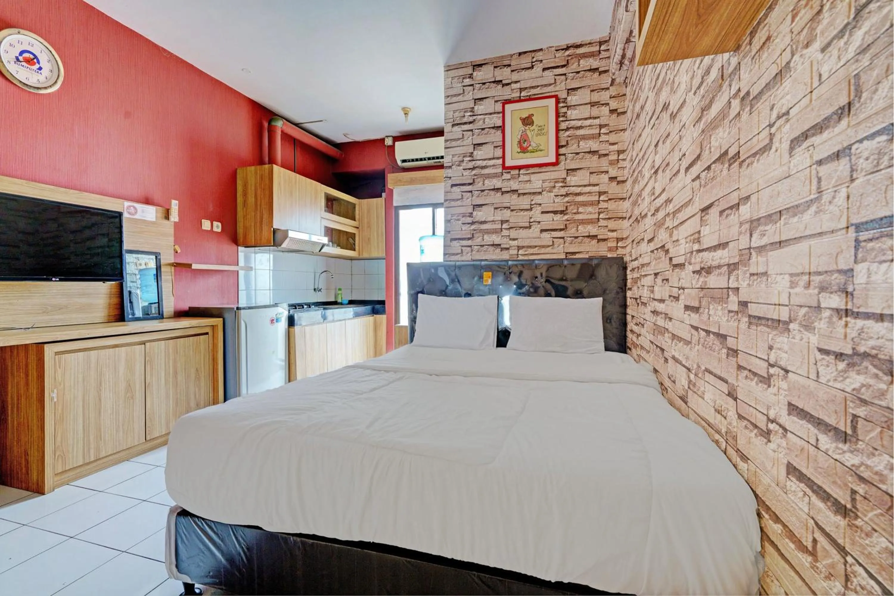 Bedroom, Bed in OYO 93352 Apartement Gateway Cicadas By Db Rent