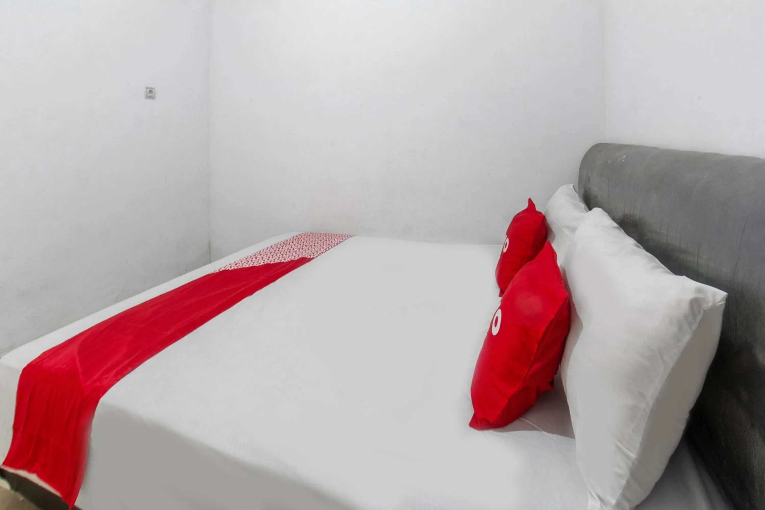 Bedroom, Bed in OYO Life 93409 Anugrah House