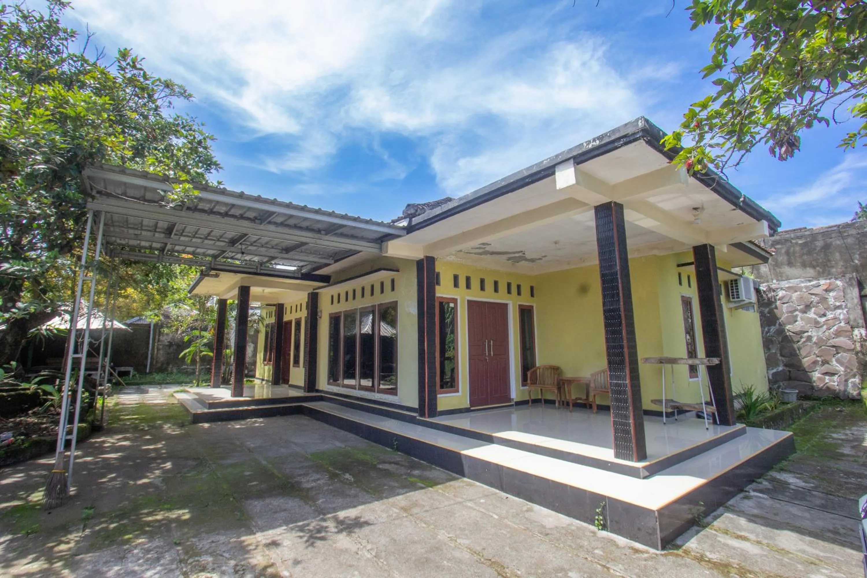 Facade/entrance in OYO Life 93409 Anugrah House