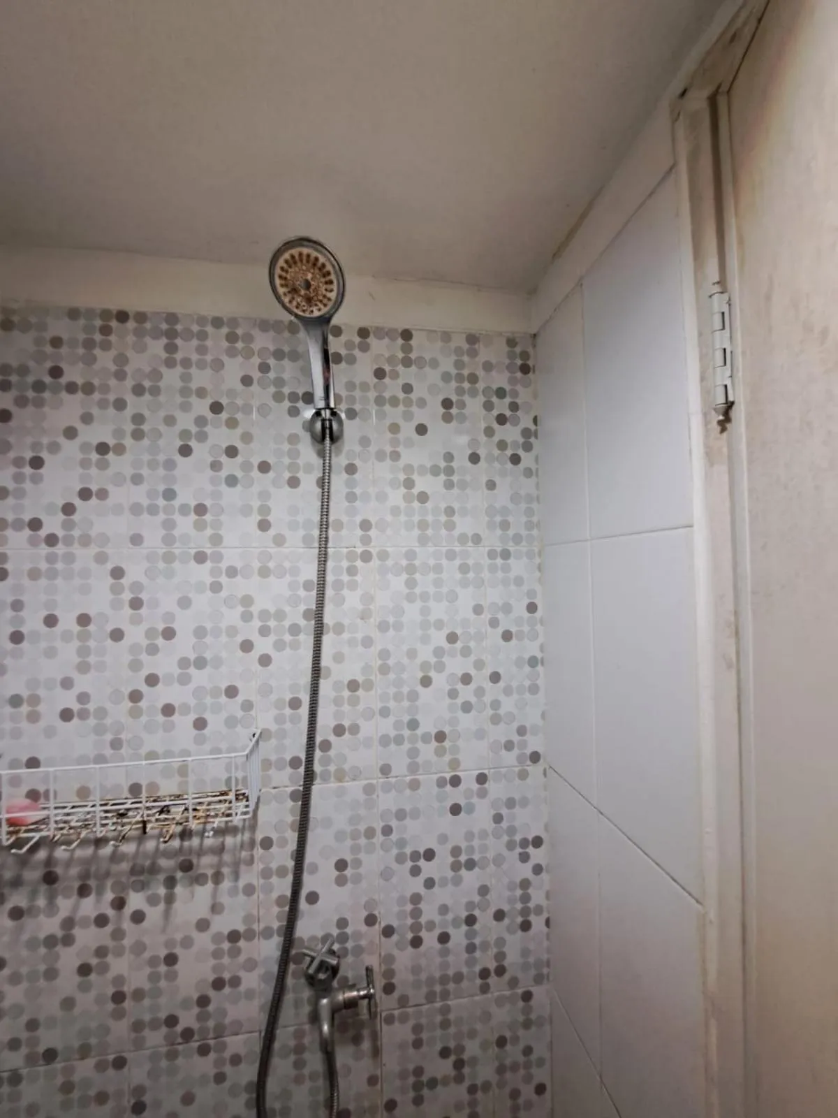 Bathroom in Hotel O Apartement Sentraland Karawang By Agung Rent