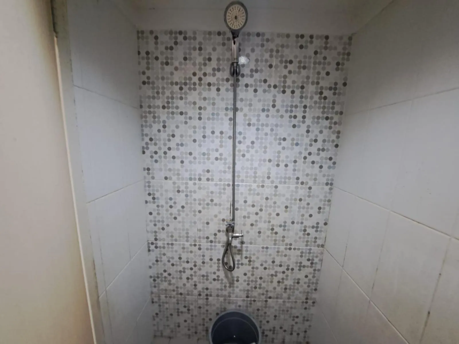 Bathroom in Hotel O Apartement Sentraland Karawang By Agung Rent