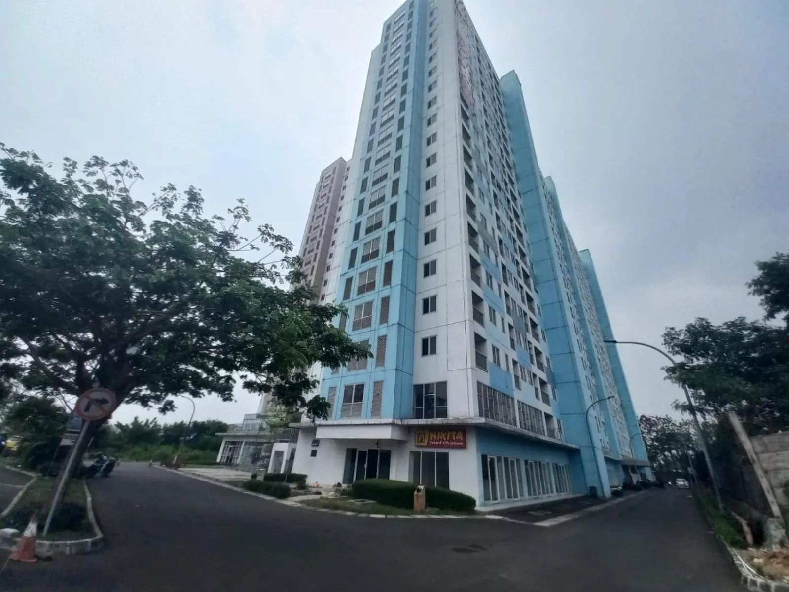 Facade/entrance in Hotel O Apartement Sentraland Karawang By Agung Rent