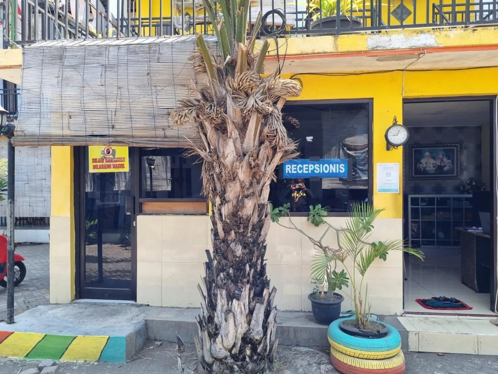 Facade/entrance in Hotel O New Asembagus 2