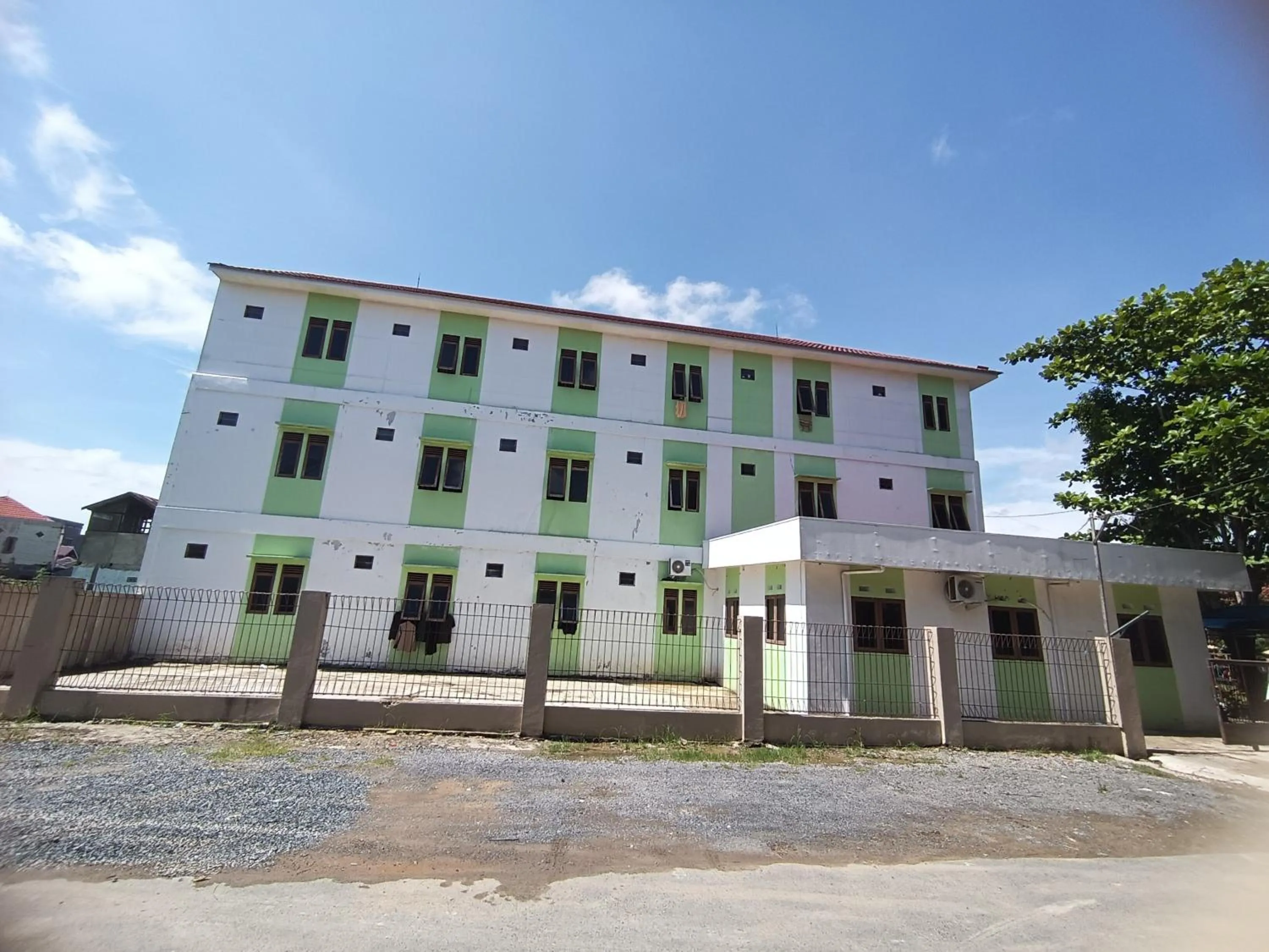 Facade/entrance in Hotel O Pondok Kula Rumbih Syariah